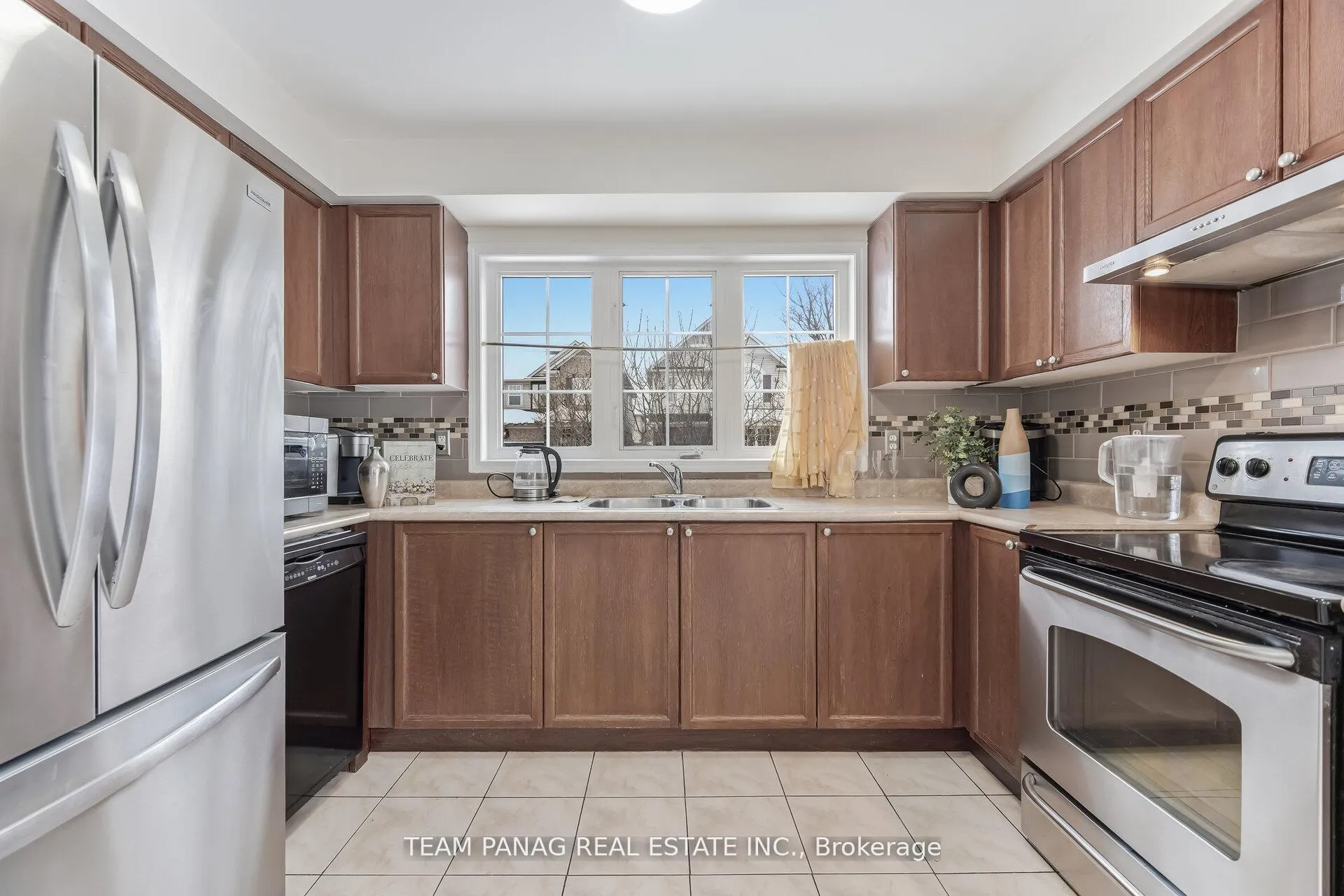 Photo 11 of 3 Decker Hollow Circle, Brampton, Credit Valley — HOMEH