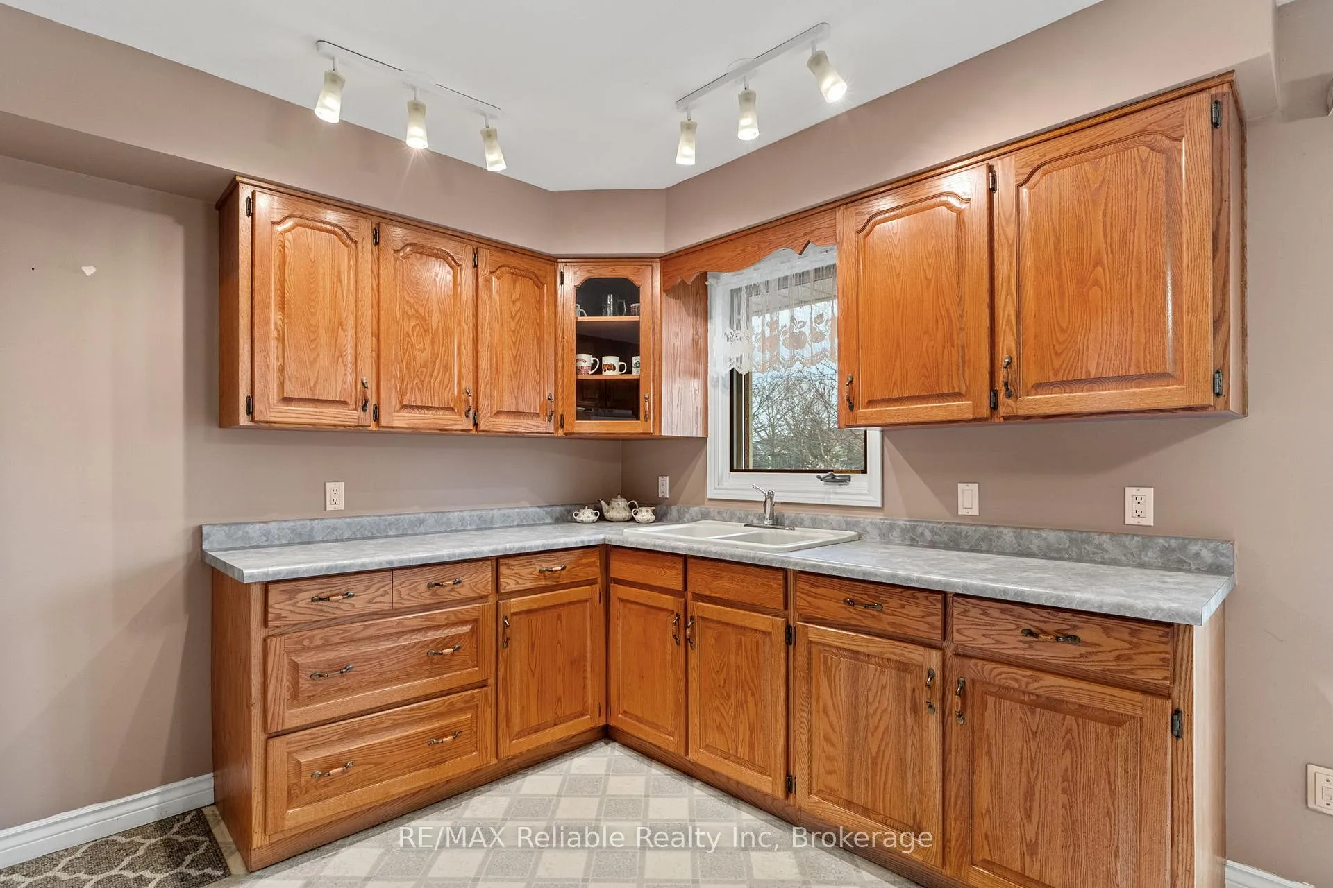 Photo 11 of 116 Duke Street, Huron East, Seaforth — HOMEH