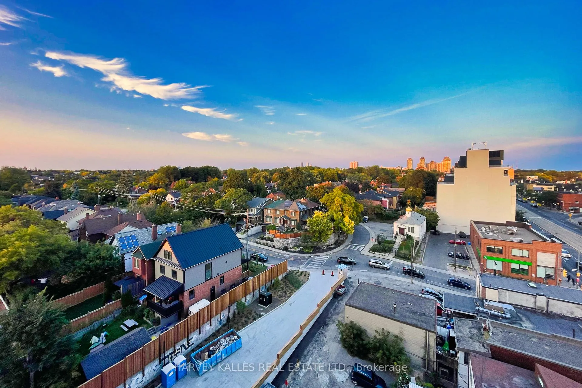 Photo 2 of Unit 905, 185 Alberta Avenue, Toronto, Oakwood Village — HOMEH