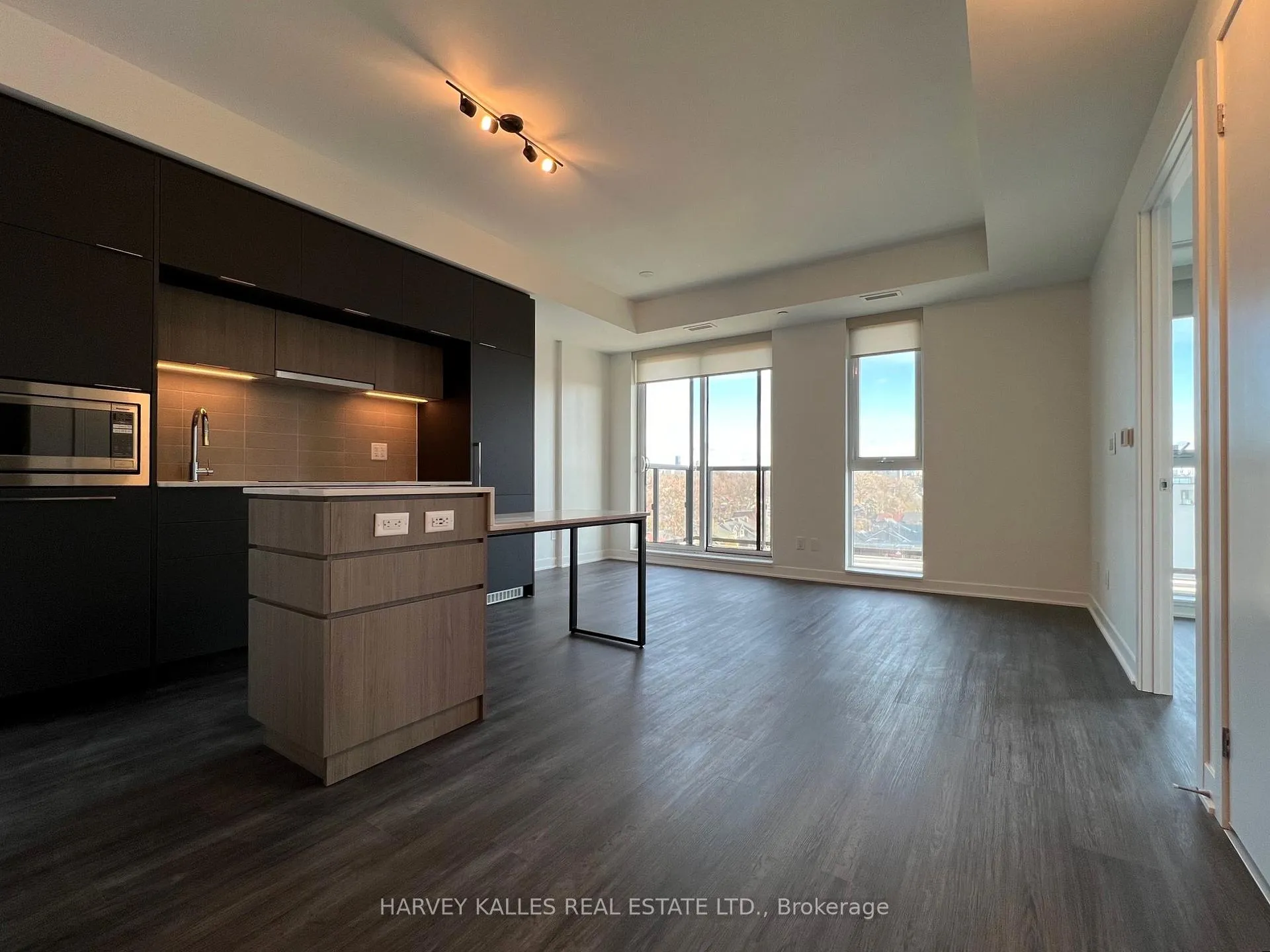 Photo 4 of Unit 905, 185 Alberta Avenue, Toronto, Oakwood Village — HOMEH