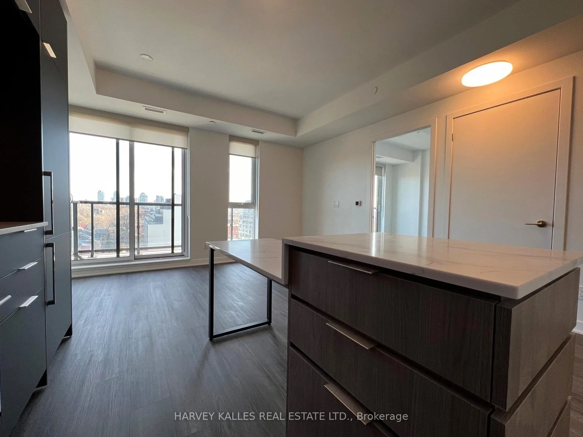 Photo 5 of Unit 905, 185 Alberta Avenue, Toronto, Oakwood Village — HOMEH