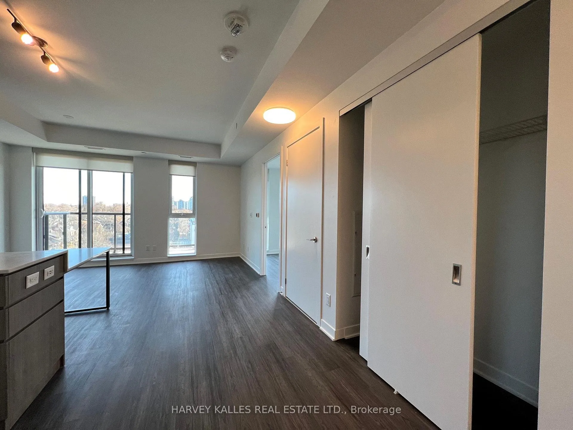 Photo 6 of Unit 905, 185 Alberta Avenue, Toronto, Oakwood Village — HOMEH