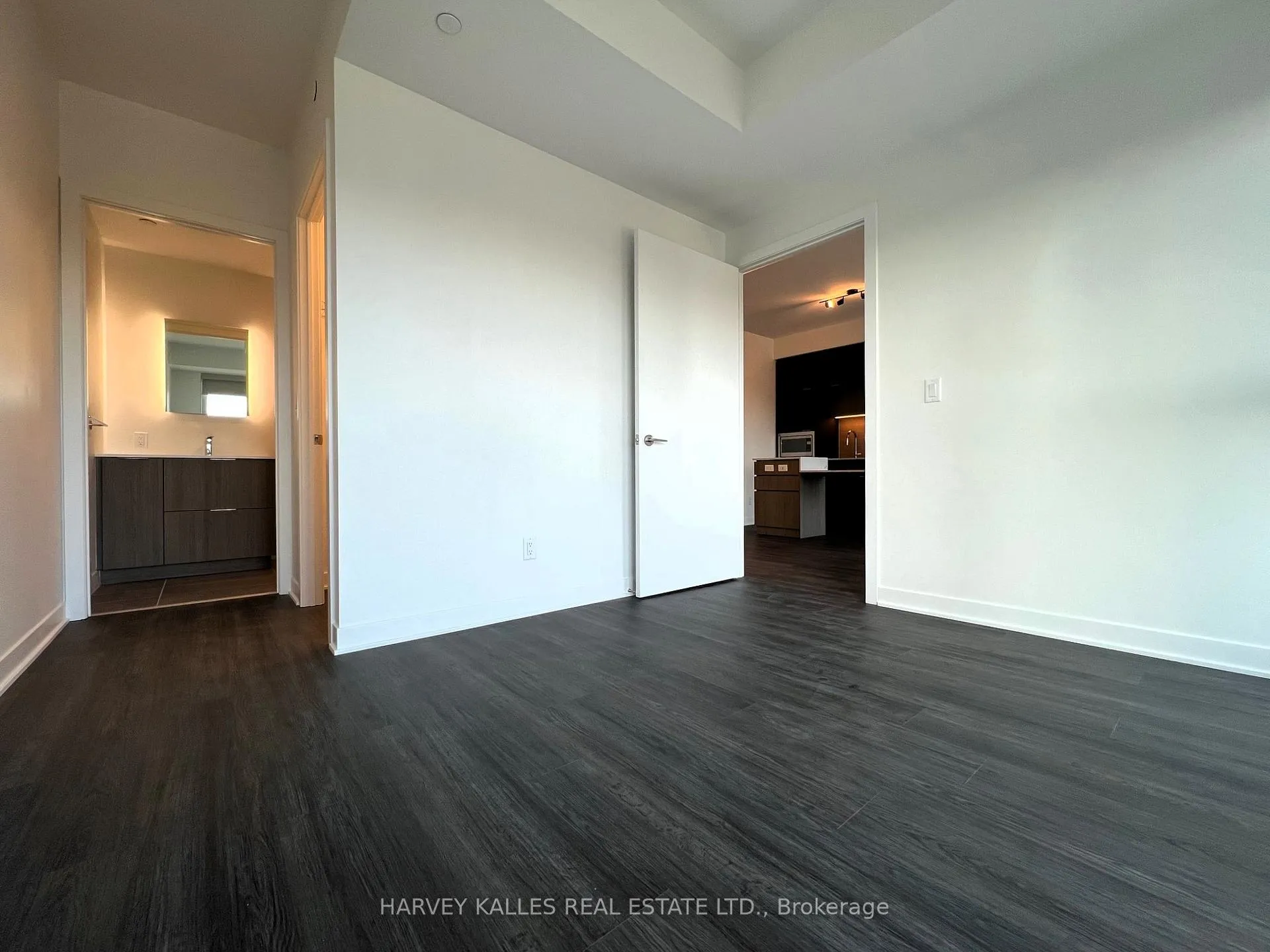 Photo 13 of Unit 905, 185 Alberta Avenue, Toronto, Oakwood Village — HOMEH