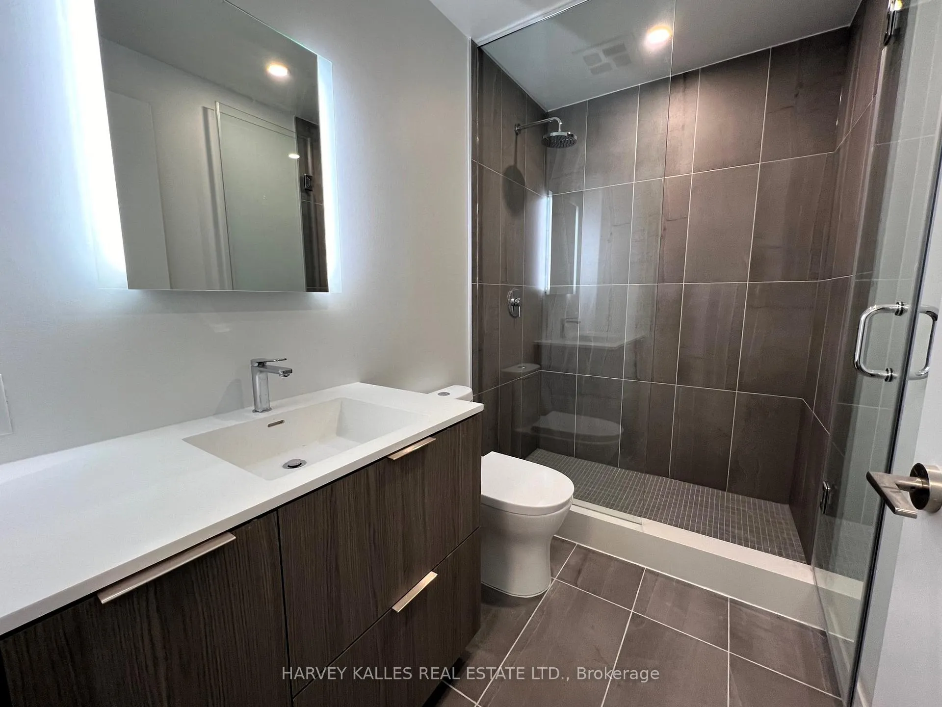 Photo 15 of Unit 905, 185 Alberta Avenue, Toronto, Oakwood Village — HOMEH