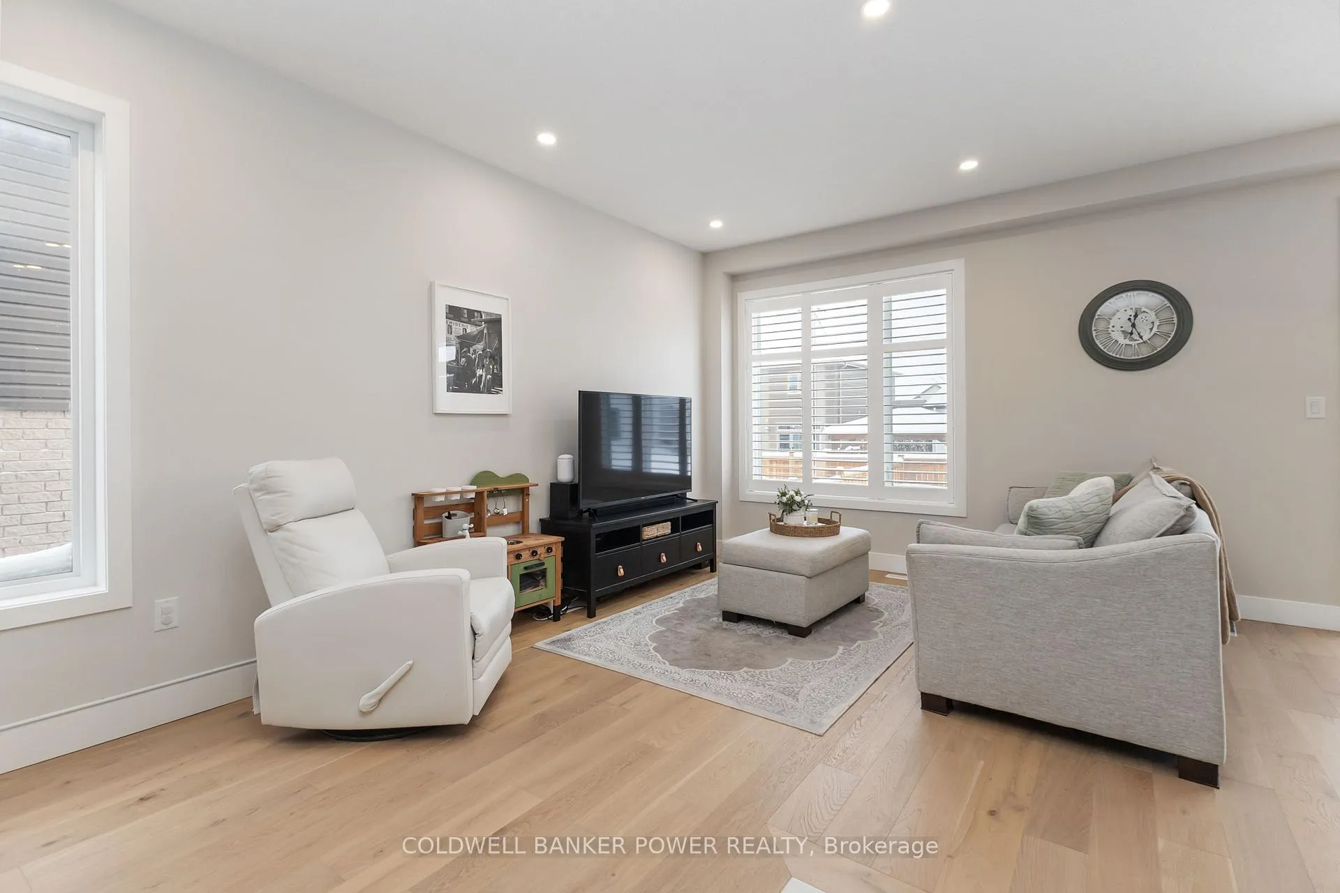 Photo 10 of 405 Edgevalley Road, London, East D — HOMEH