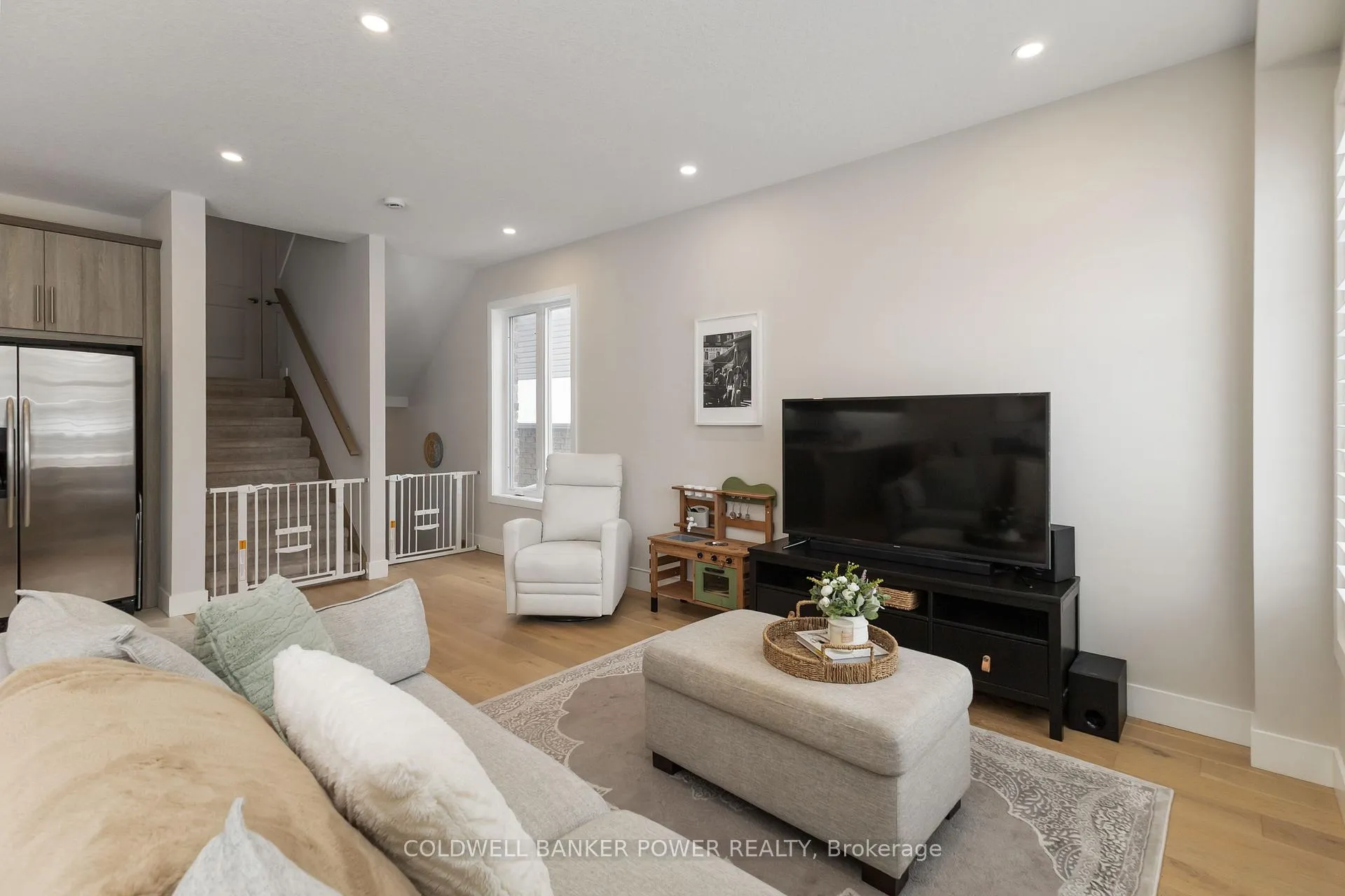 Photo 14 of 405 Edgevalley Road, London, East D — HOMEH