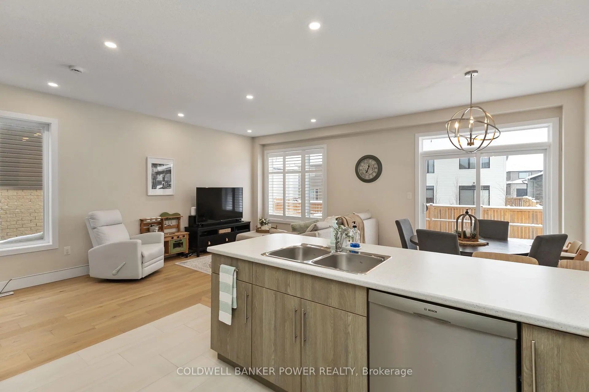 Photo 20 of 405 Edgevalley Road, London, East D — HOMEH