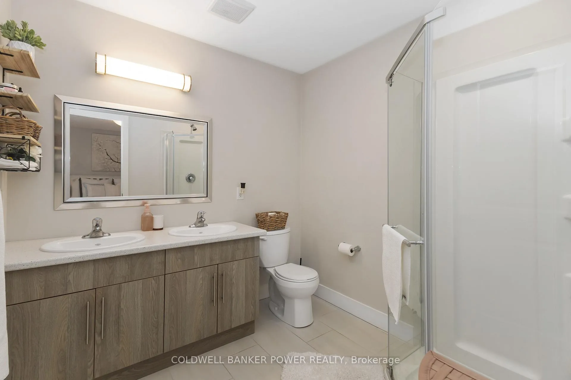 Photo 26 of 405 Edgevalley Road, London, East D — HOMEH