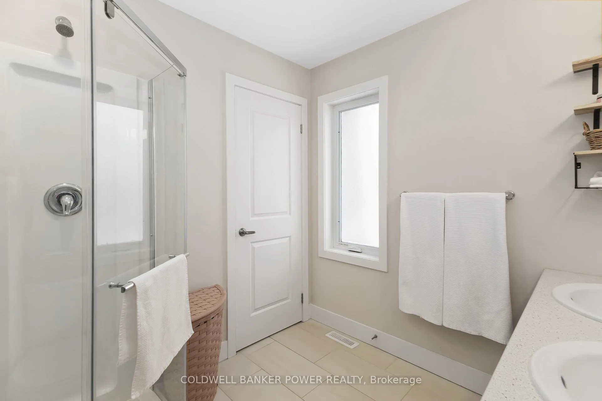 Photo 27 of 405 Edgevalley Road, London, East D — HOMEH