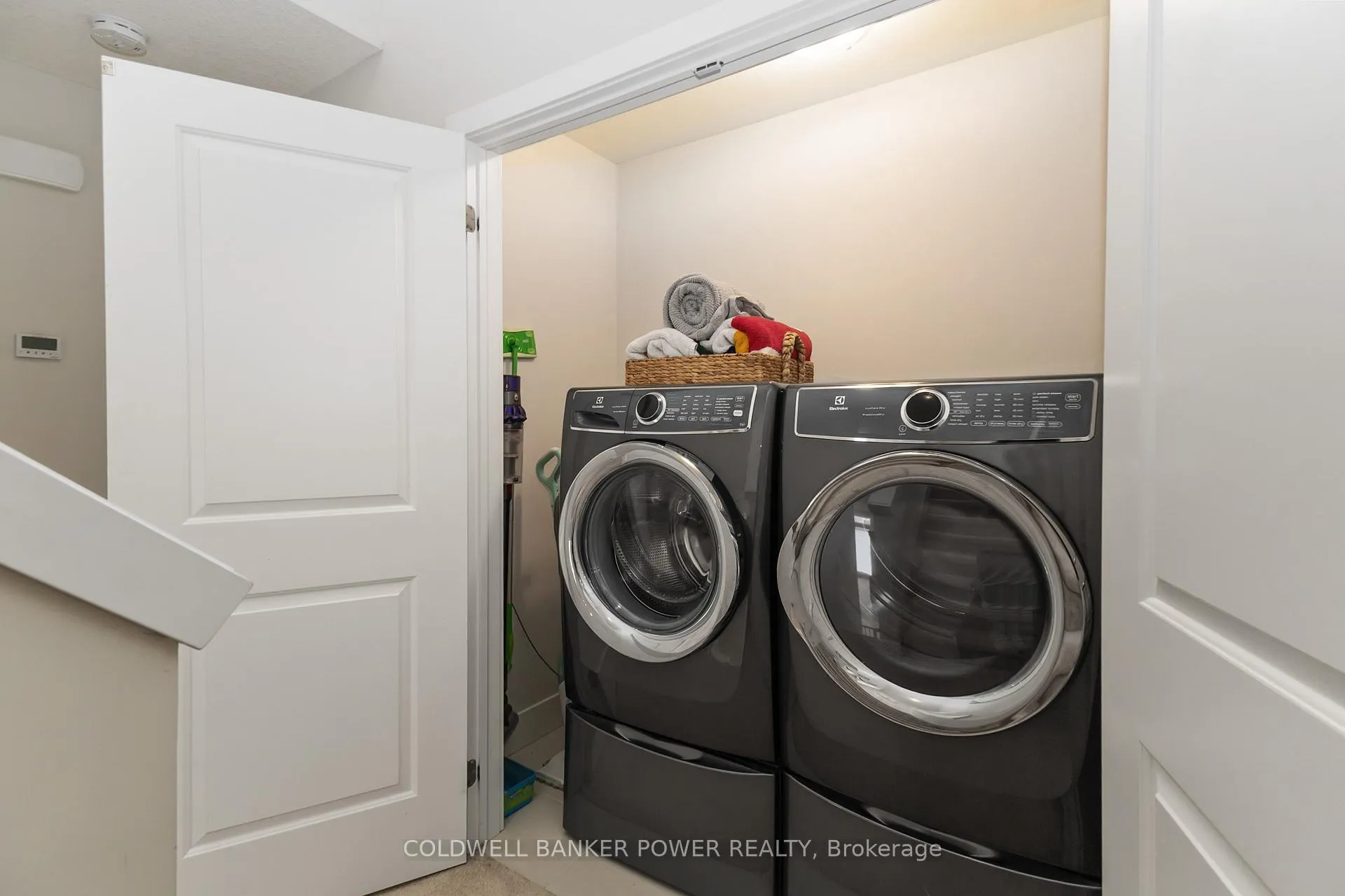 Photo 29 of 405 Edgevalley Road, London, East D — HOMEH
