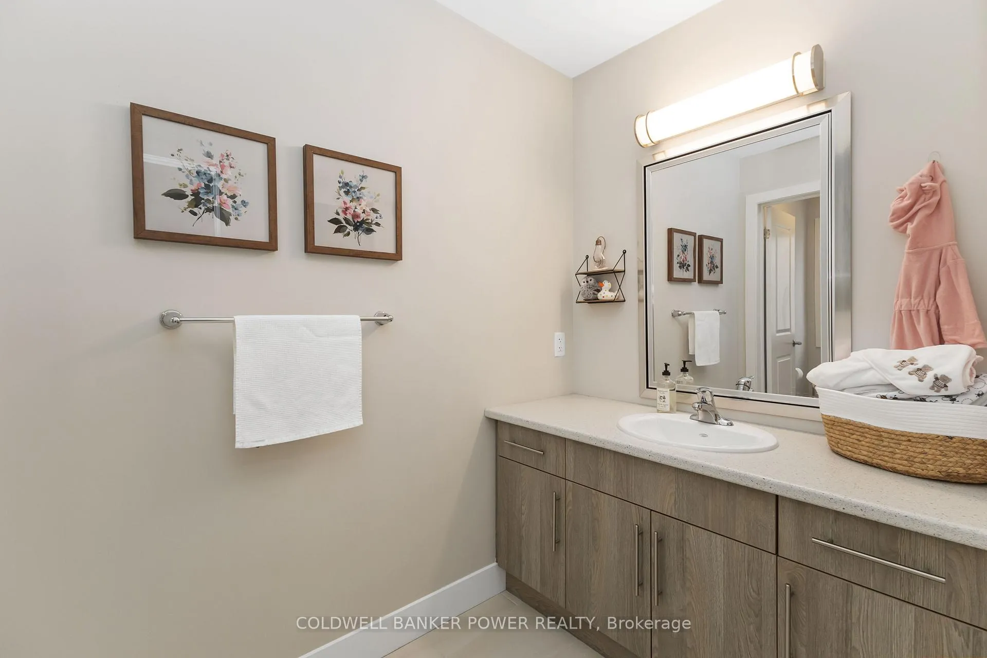 Photo 33 of 405 Edgevalley Road, London, East D — HOMEH