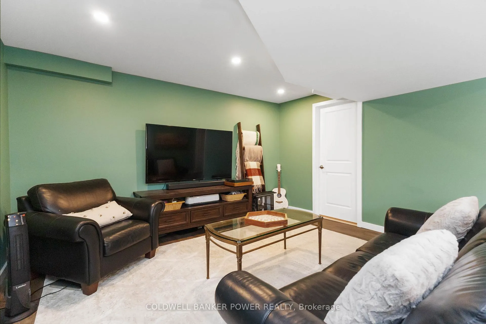 Photo 38 of 405 Edgevalley Road, London, East D — HOMEH