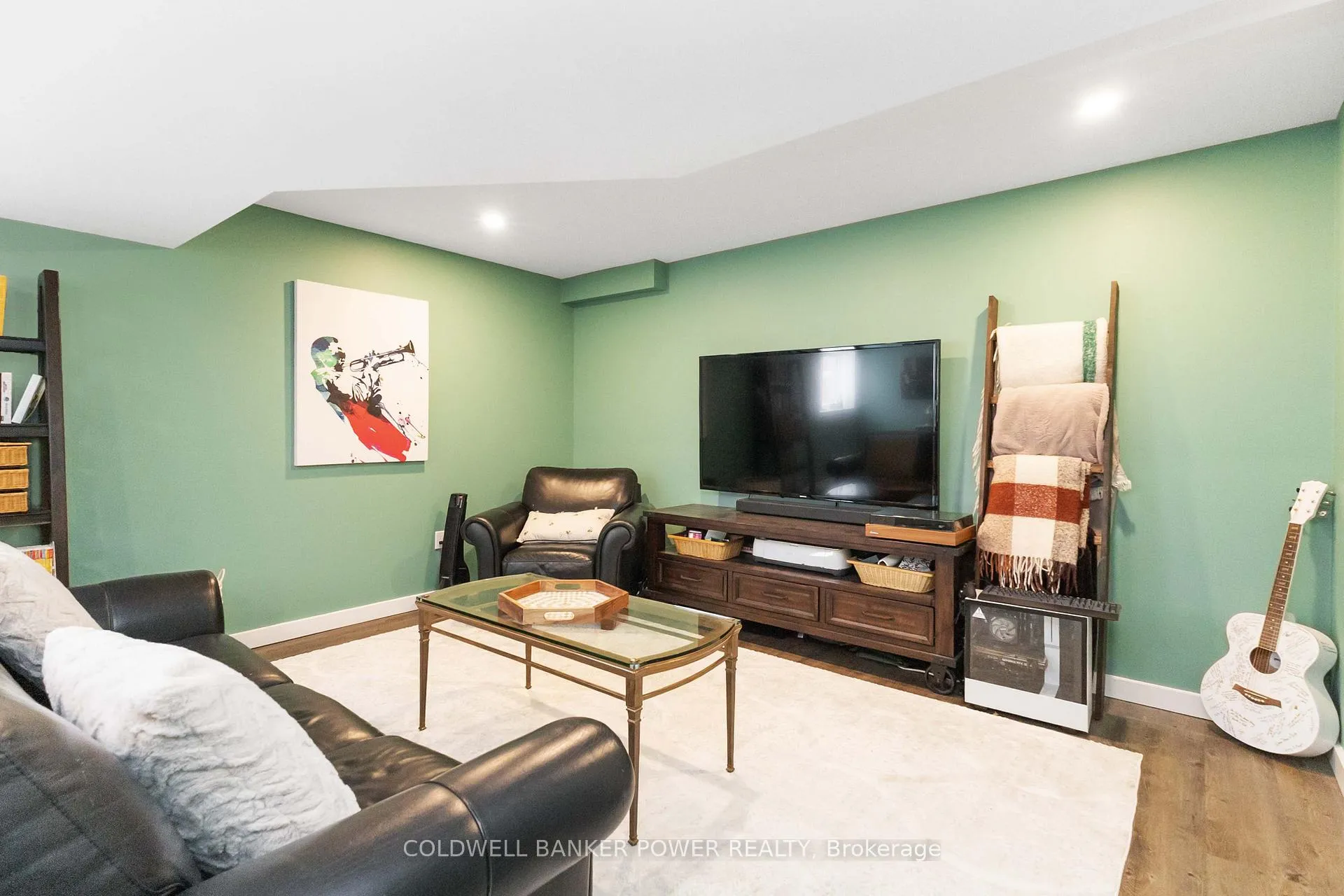 Photo 39 of 405 Edgevalley Road, London, East D — HOMEH