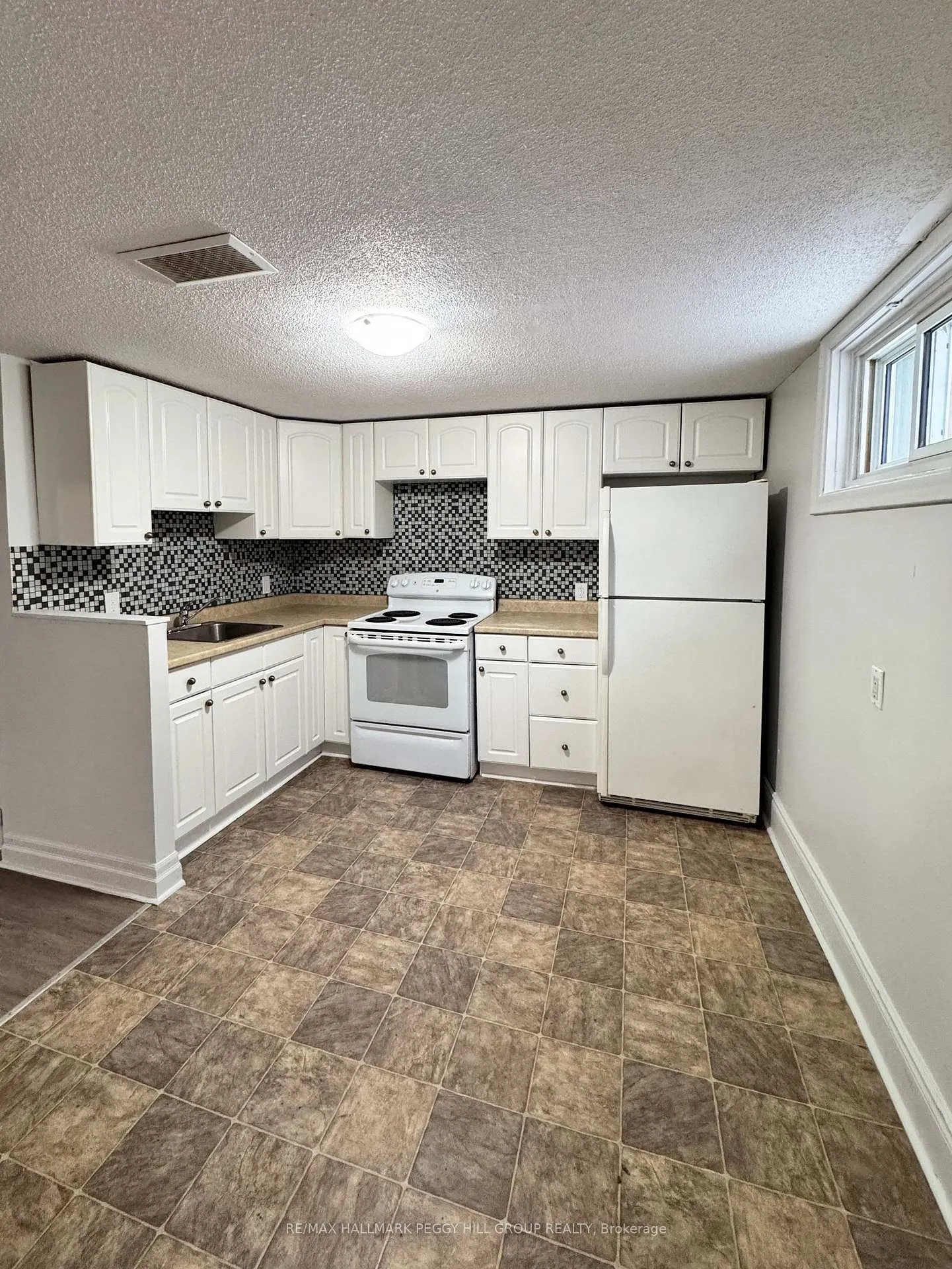 Photo 2 of Unit Lower, 124 Berczy Street, Barrie, Codrington — HOMEH
