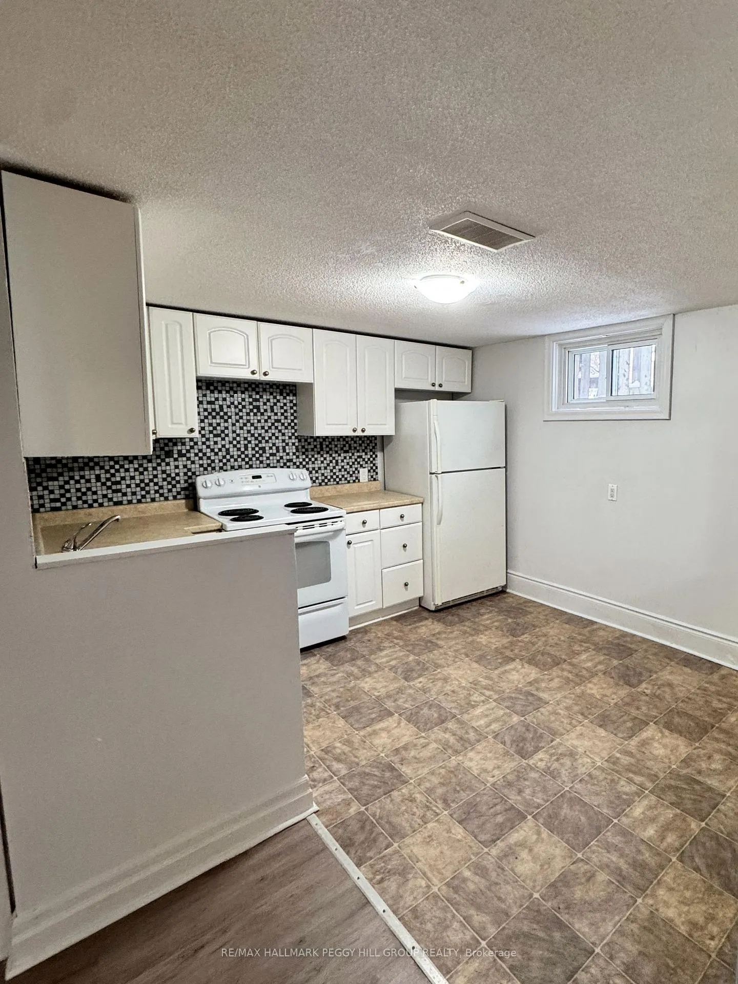 Photo 3 of Unit Lower, 124 Berczy Street, Barrie, Codrington — HOMEH
