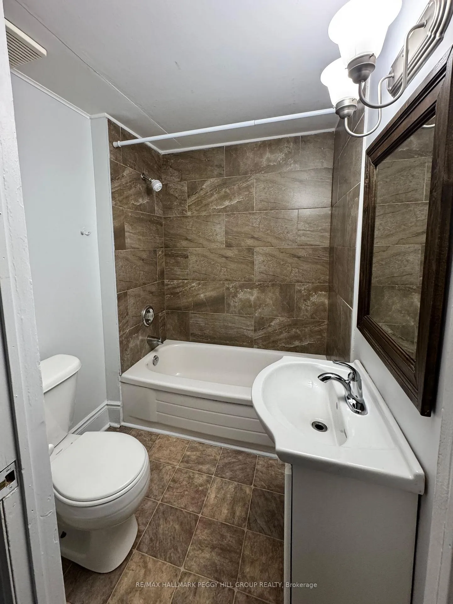 Photo 8 of Unit Lower, 124 Berczy Street, Barrie, Codrington — HOMEH