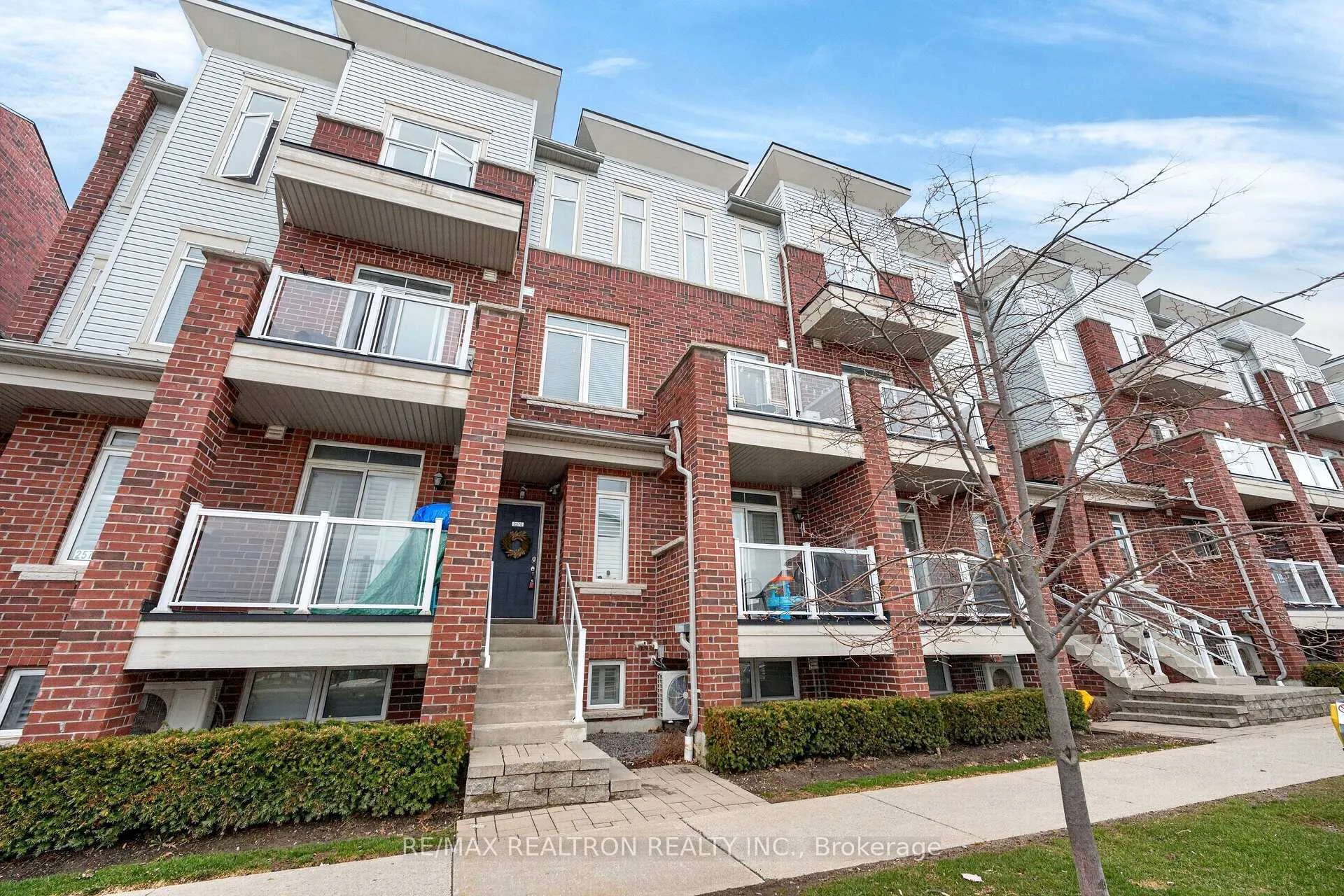 Photo 3 of 2578 William Jackson Drive, Pickering, Duffin Heights — HOMEH