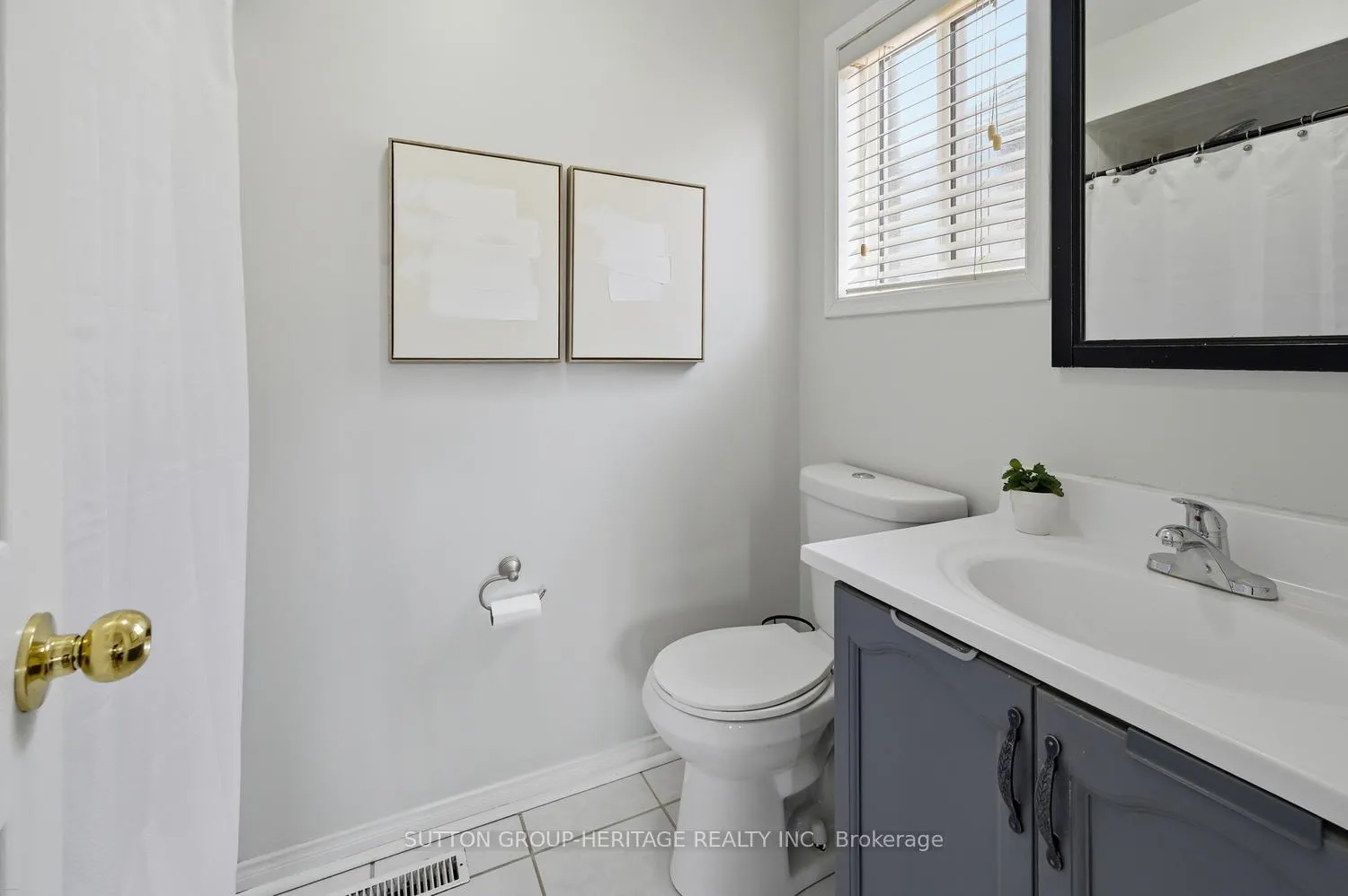 Photo 17 of 47 St Thomas Street, Whitby, Brooklin — HOMEH
