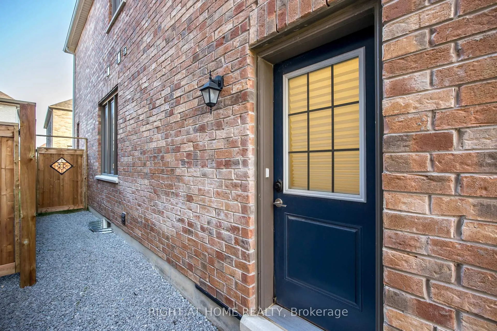 Photo 4 of 106 Laing Drive N, Whitby, Rural Whitby — HOMEH