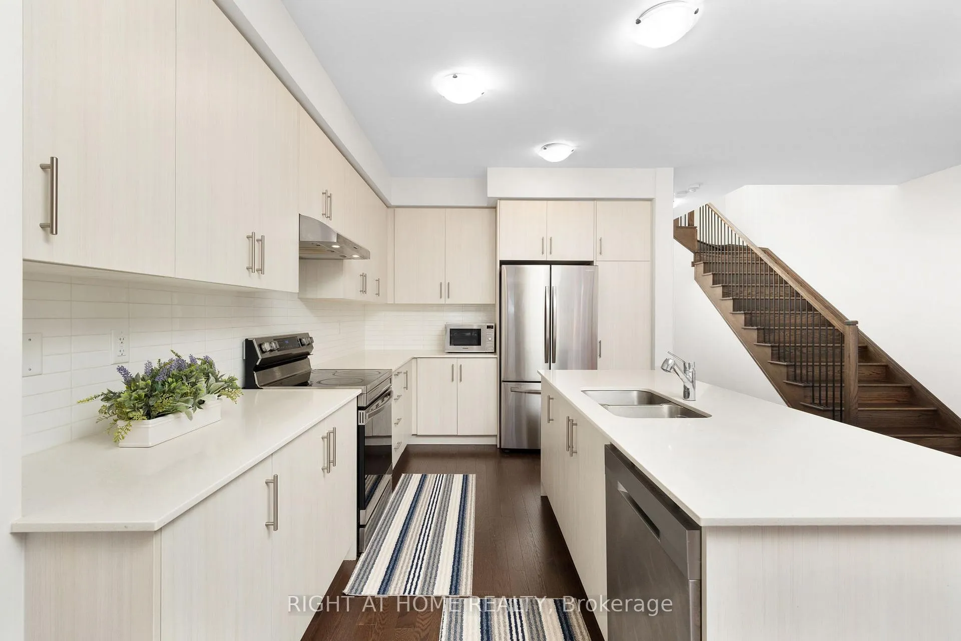 Photo 13 of 106 Laing Drive N, Whitby, Rural Whitby — HOMEH