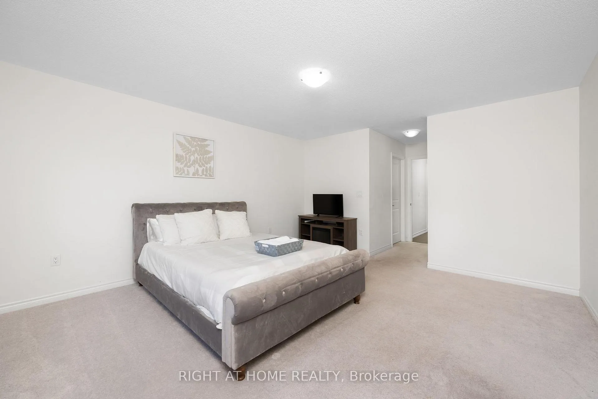 Photo 18 of 106 Laing Drive N, Whitby, Rural Whitby — HOMEH