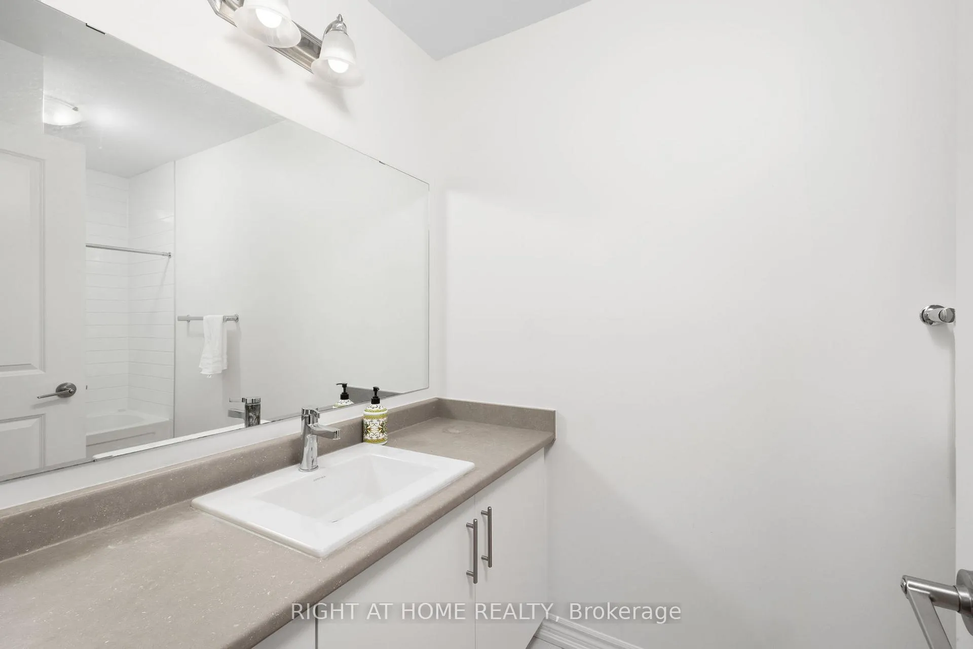 Photo 27 of 106 Laing Drive N, Whitby, Rural Whitby — HOMEH