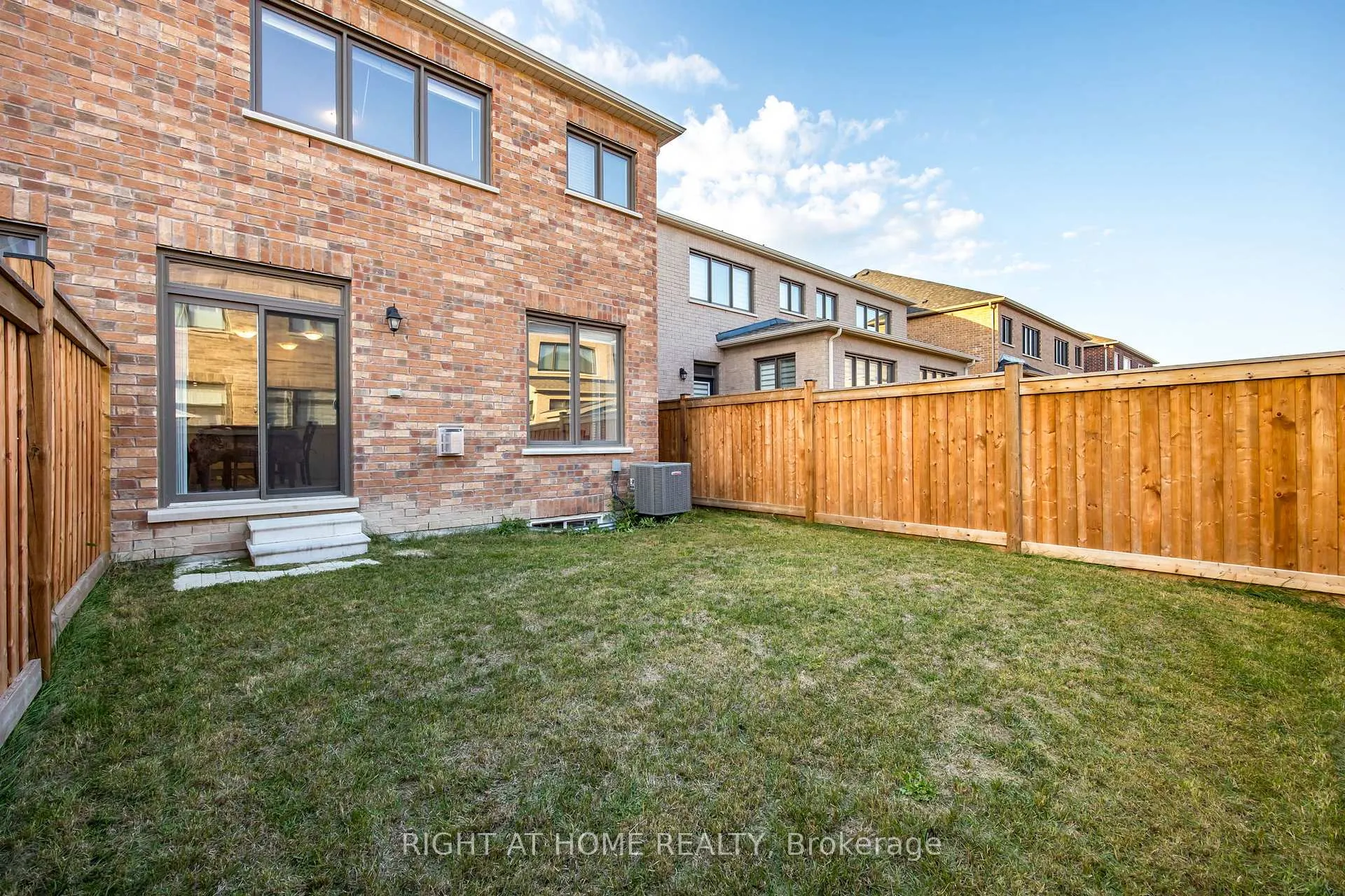Photo 33 of 106 Laing Drive N, Whitby, Rural Whitby — HOMEH