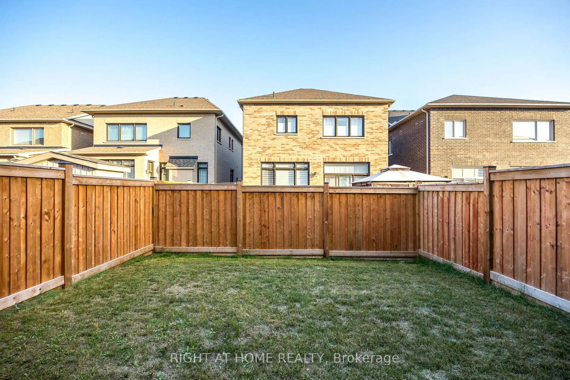 Photo 34 of 106 Laing Drive N, Whitby, Rural Whitby — HOMEH