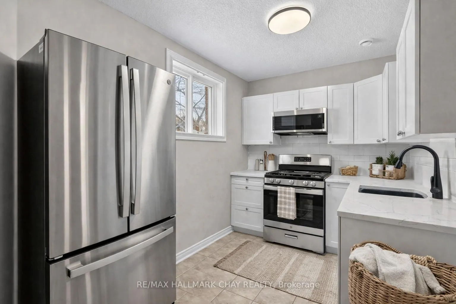 Photo 3 of Unit Lower, 6 Grouse Glen, Barrie, Ardagh — HOMEH