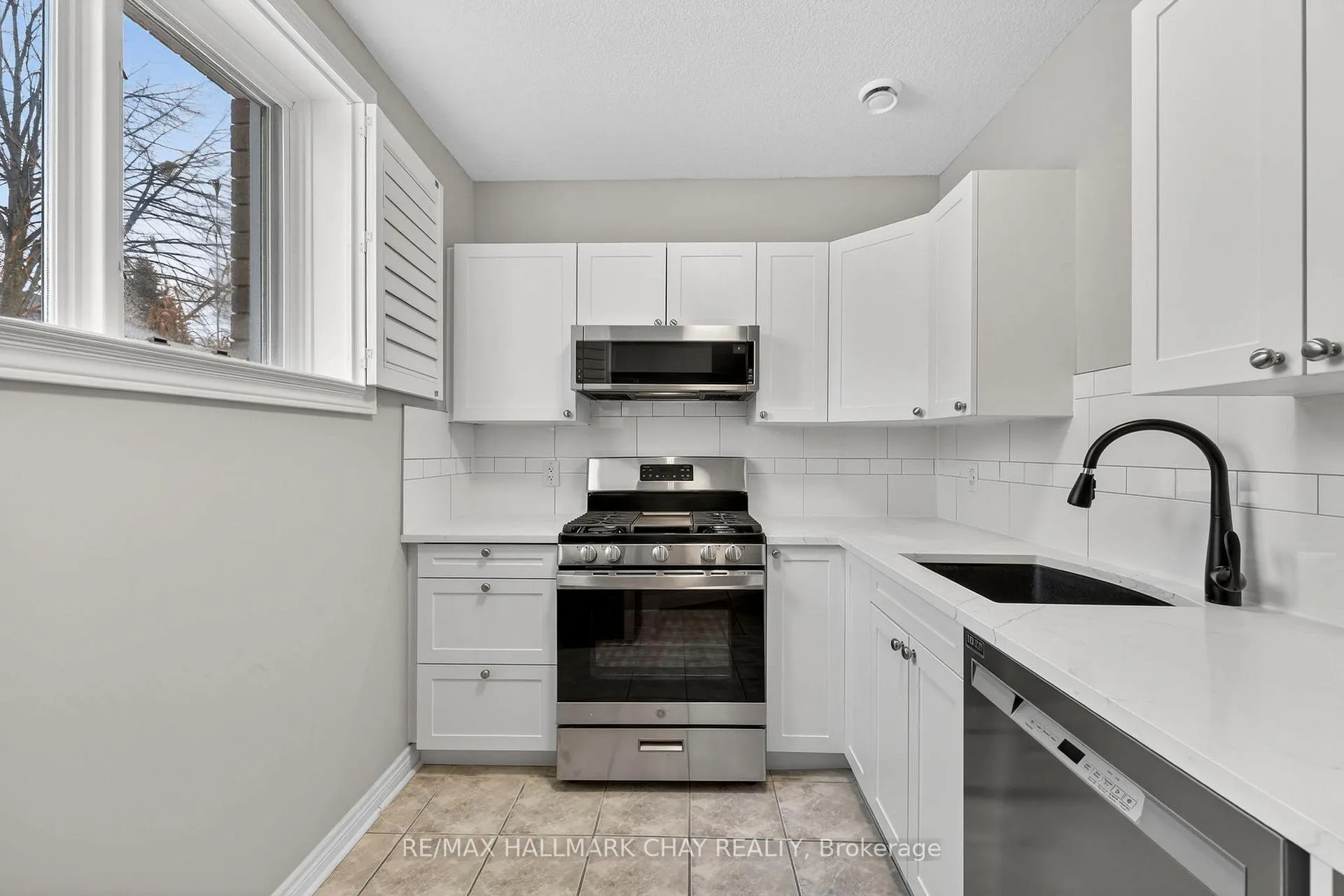 Photo 11 of Unit Lower, 6 Grouse Glen, Barrie, Ardagh — HOMEH