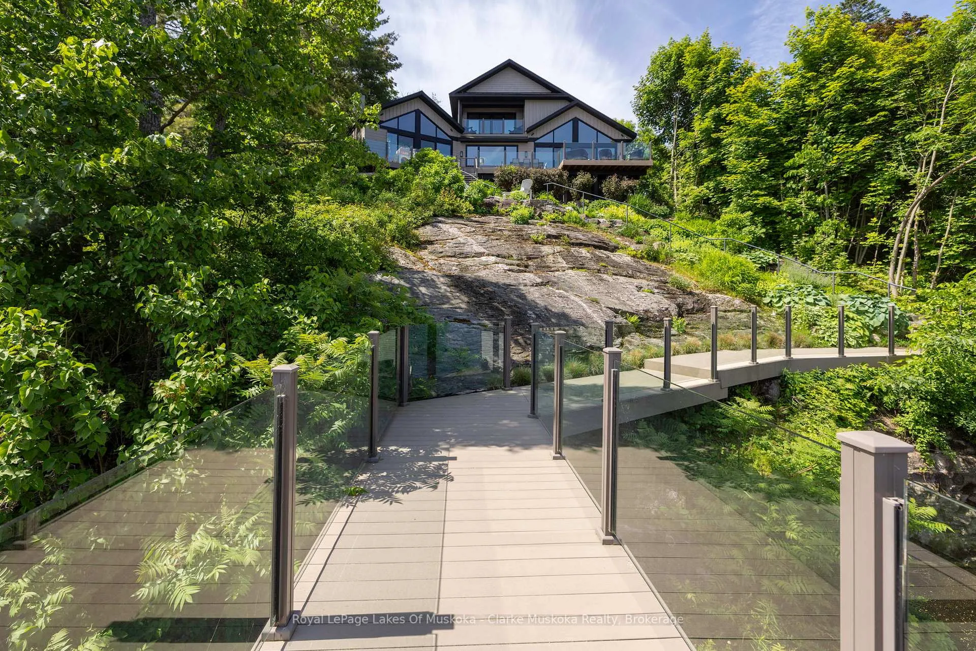 Photo 3 of 305 Wapaska Crescent, Gravenhurst, Muskoka (S) — HOMEH