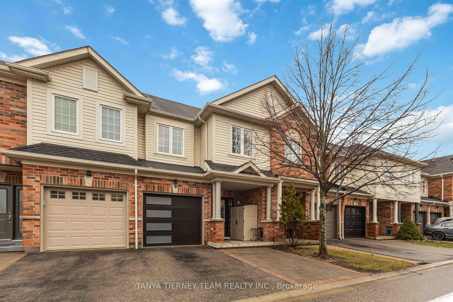 Photo 2 of 82 Tempo Way, Whitby, Brooklin — HOMEH