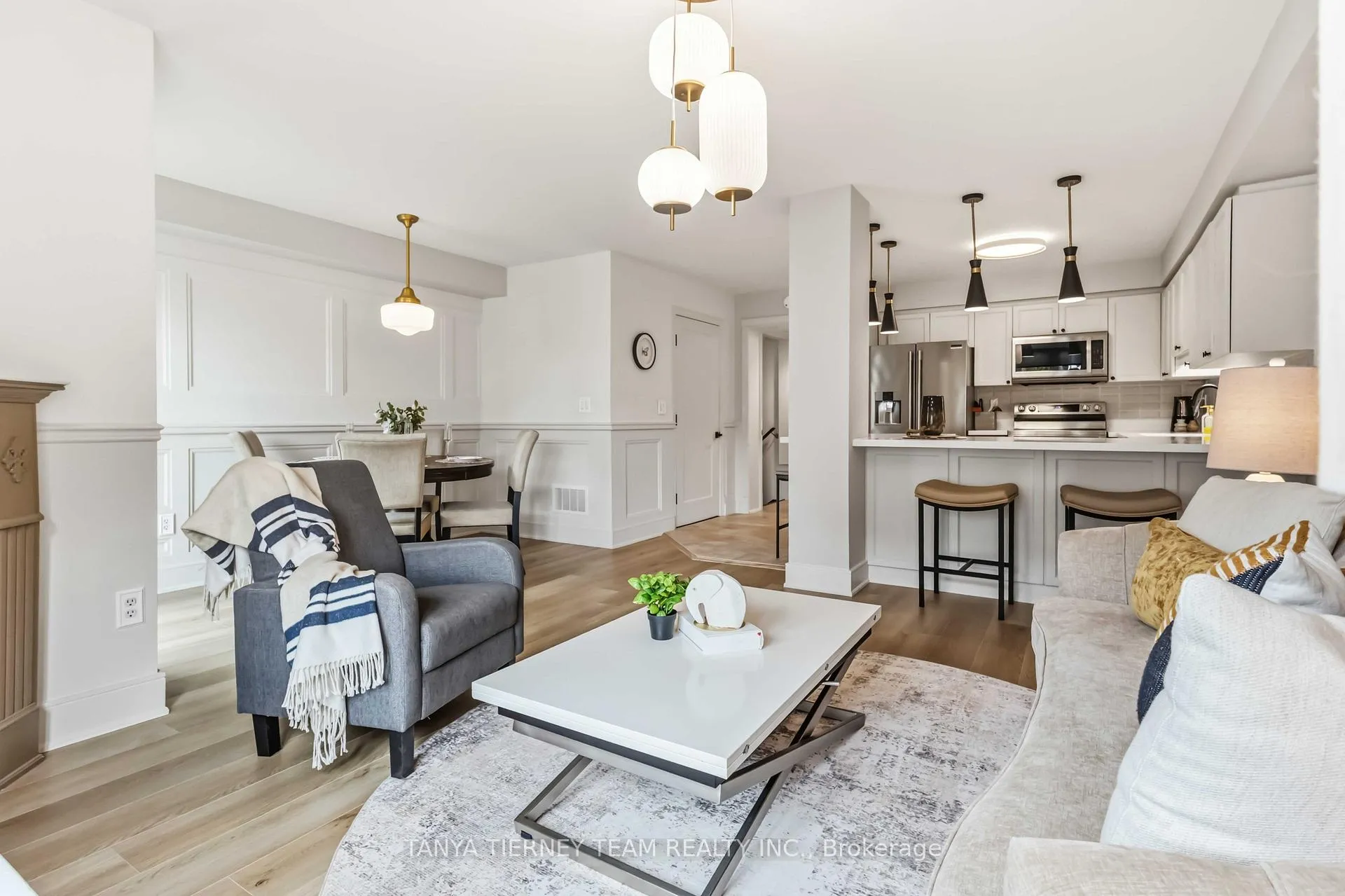 Photo 10 of 82 Tempo Way, Whitby, Brooklin — HOMEH