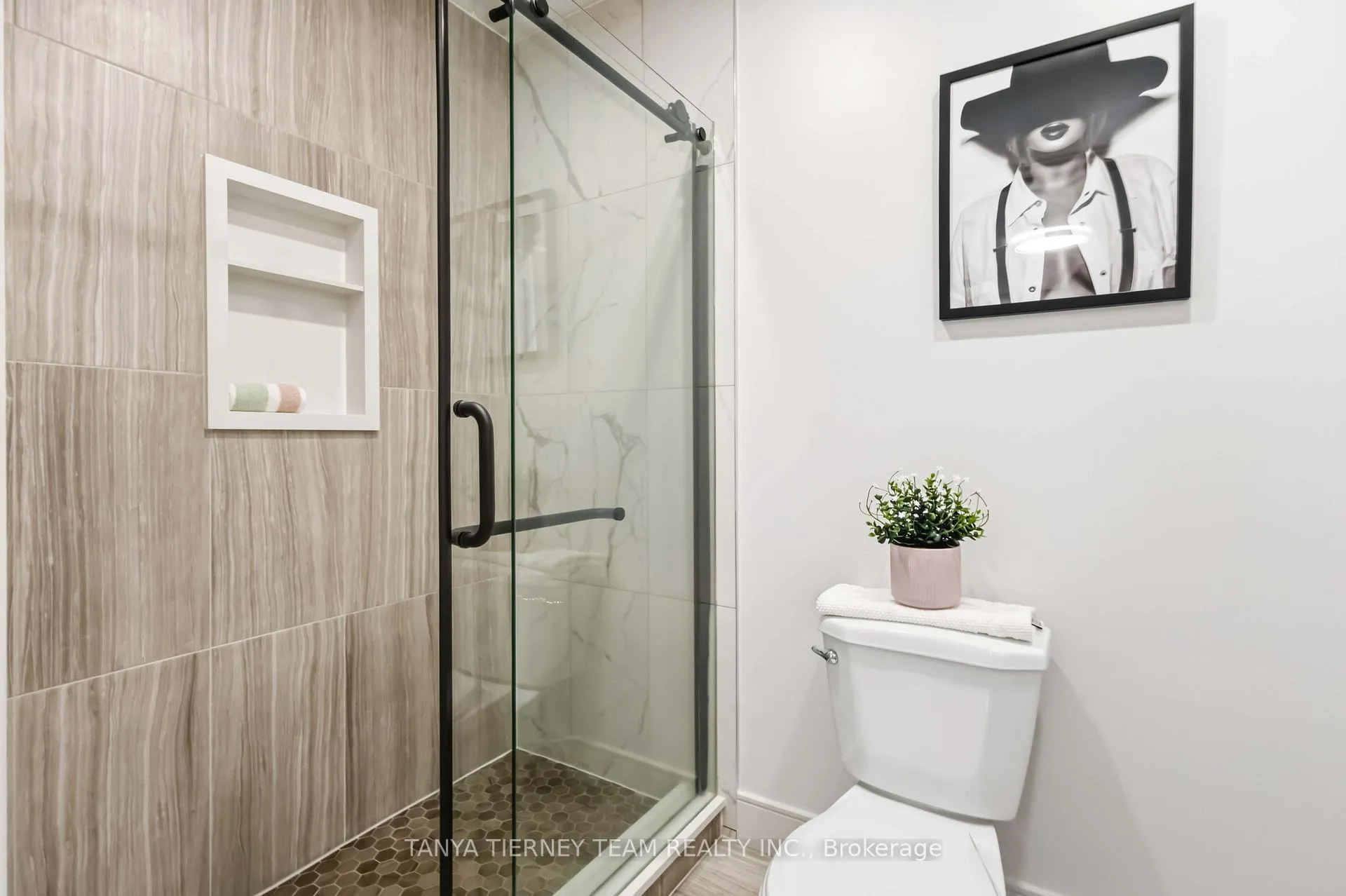 Photo 20 of 82 Tempo Way, Whitby, Brooklin — HOMEH