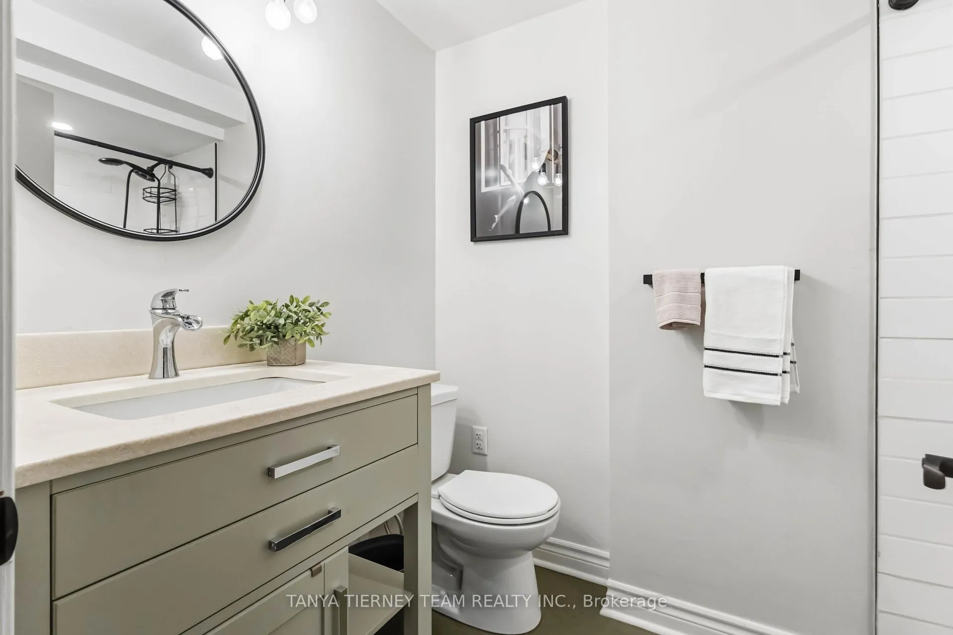 Photo 30 of 82 Tempo Way, Whitby, Brooklin — HOMEH