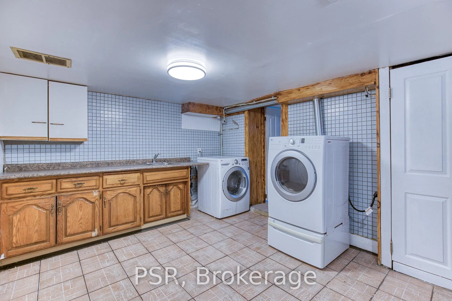 Photo 36 of 57 Eby Street S, Kitchener — HOMEH