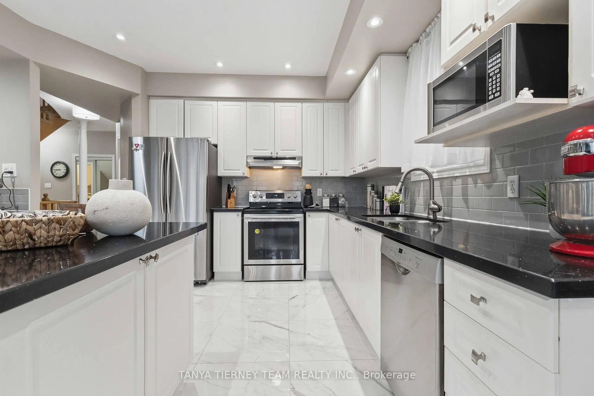 Photo 20 of 46 Holsted Road, Whitby, Brooklin — HOMEH