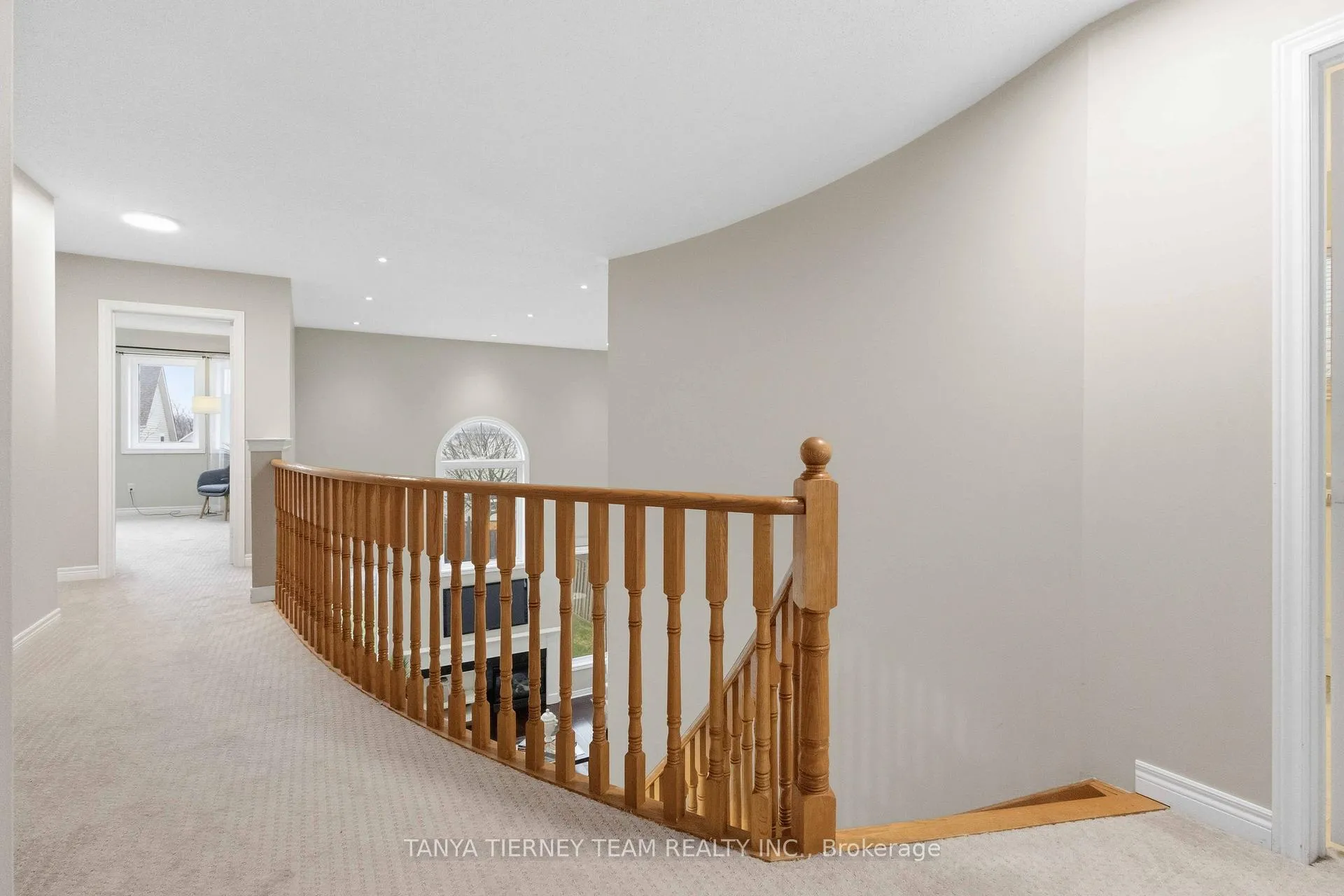 Photo 25 of 46 Holsted Road, Whitby, Brooklin — HOMEH