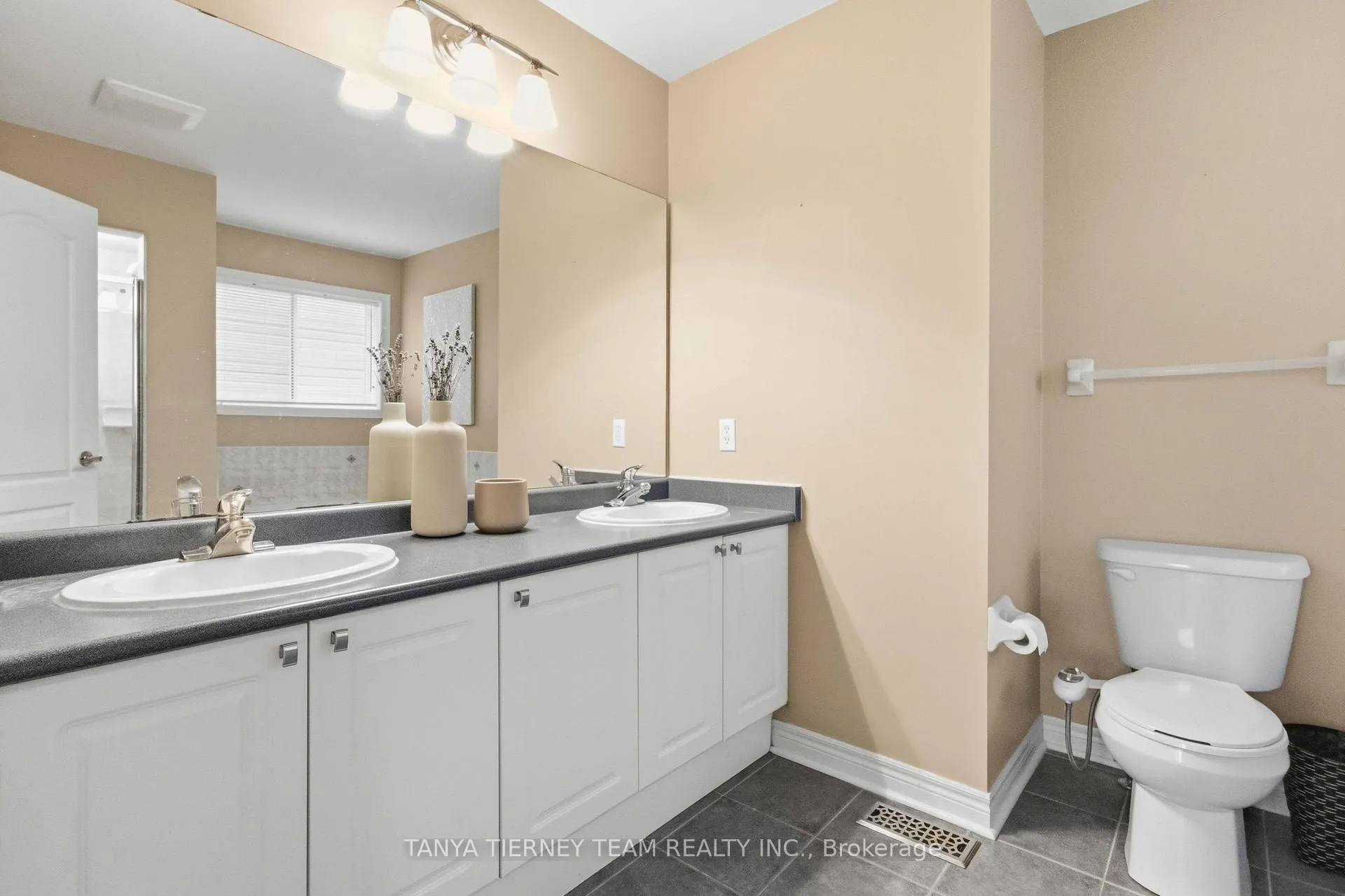 Photo 28 of 46 Holsted Road, Whitby, Brooklin — HOMEH