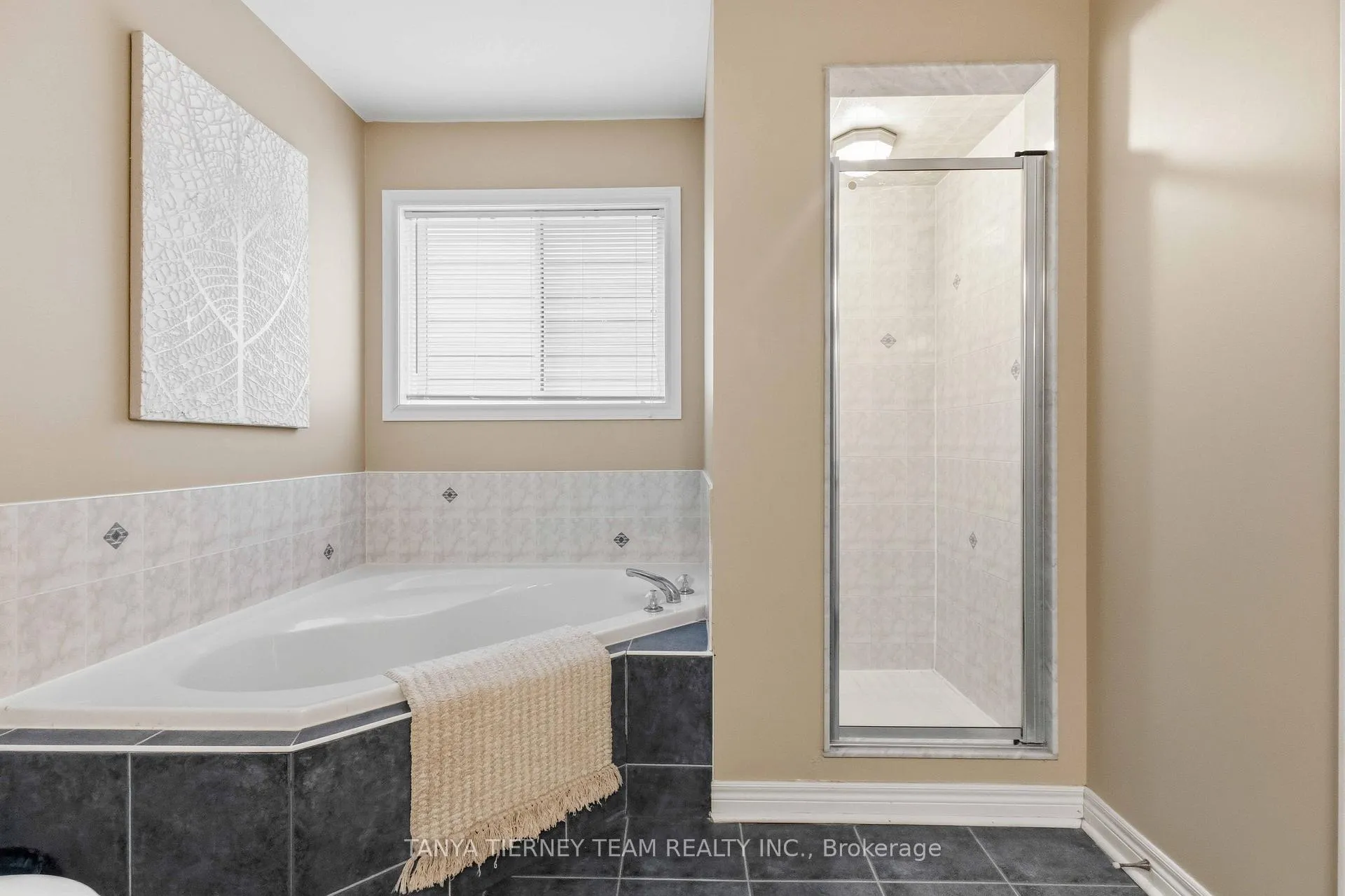 Photo 29 of 46 Holsted Road, Whitby, Brooklin — HOMEH