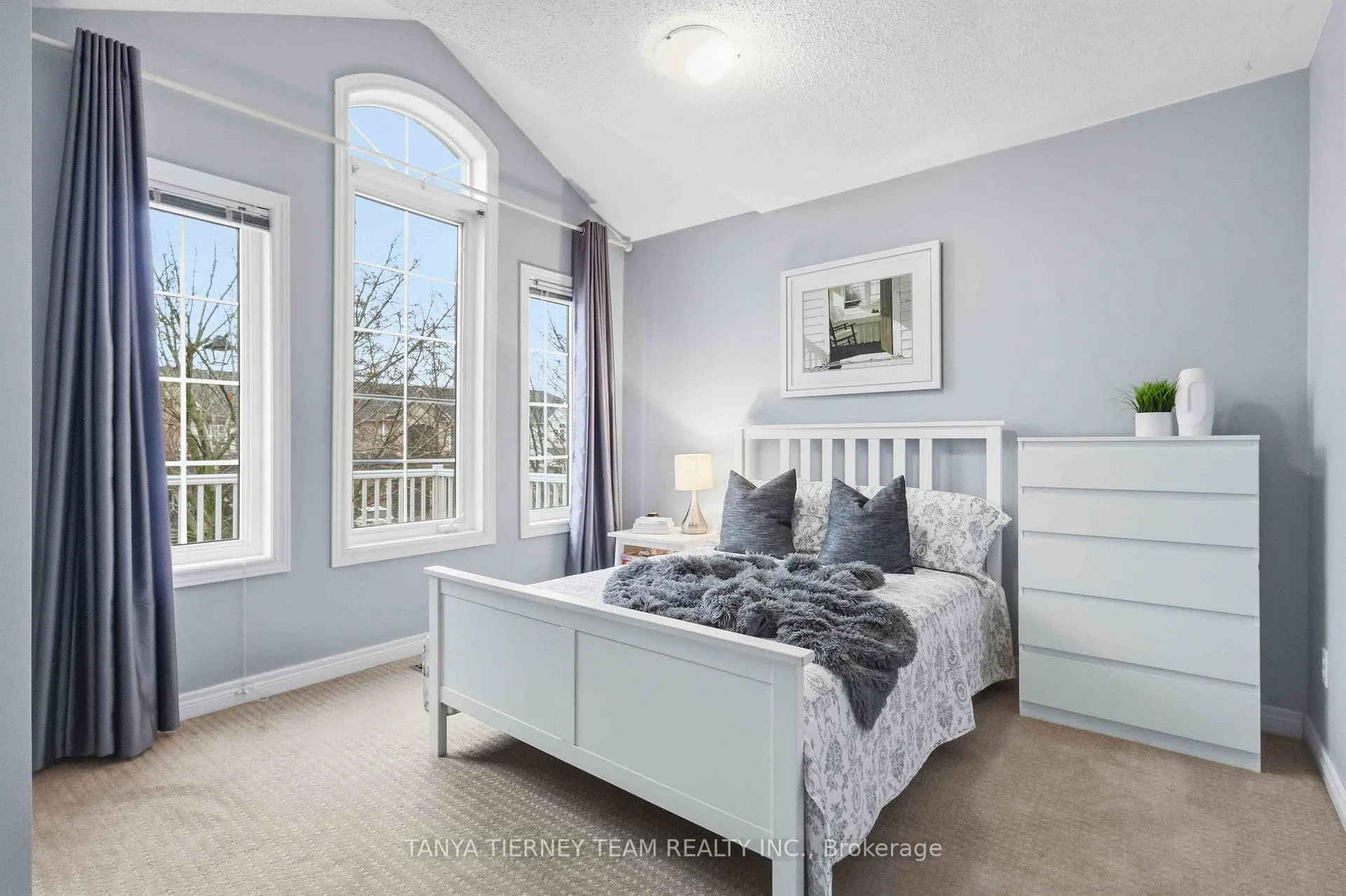 Photo 34 of 46 Holsted Road, Whitby, Brooklin — HOMEH