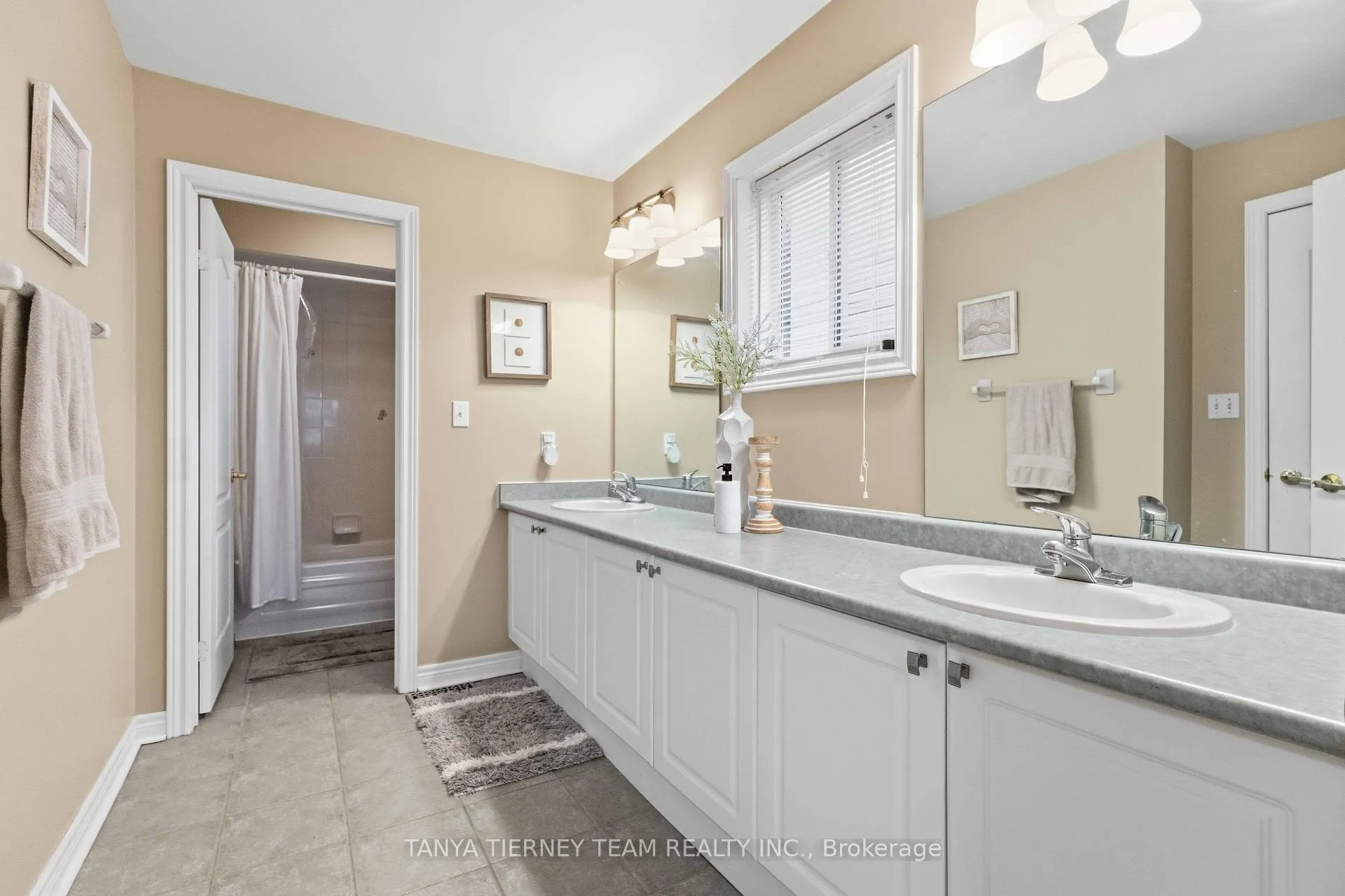 Photo 36 of 46 Holsted Road, Whitby, Brooklin — HOMEH