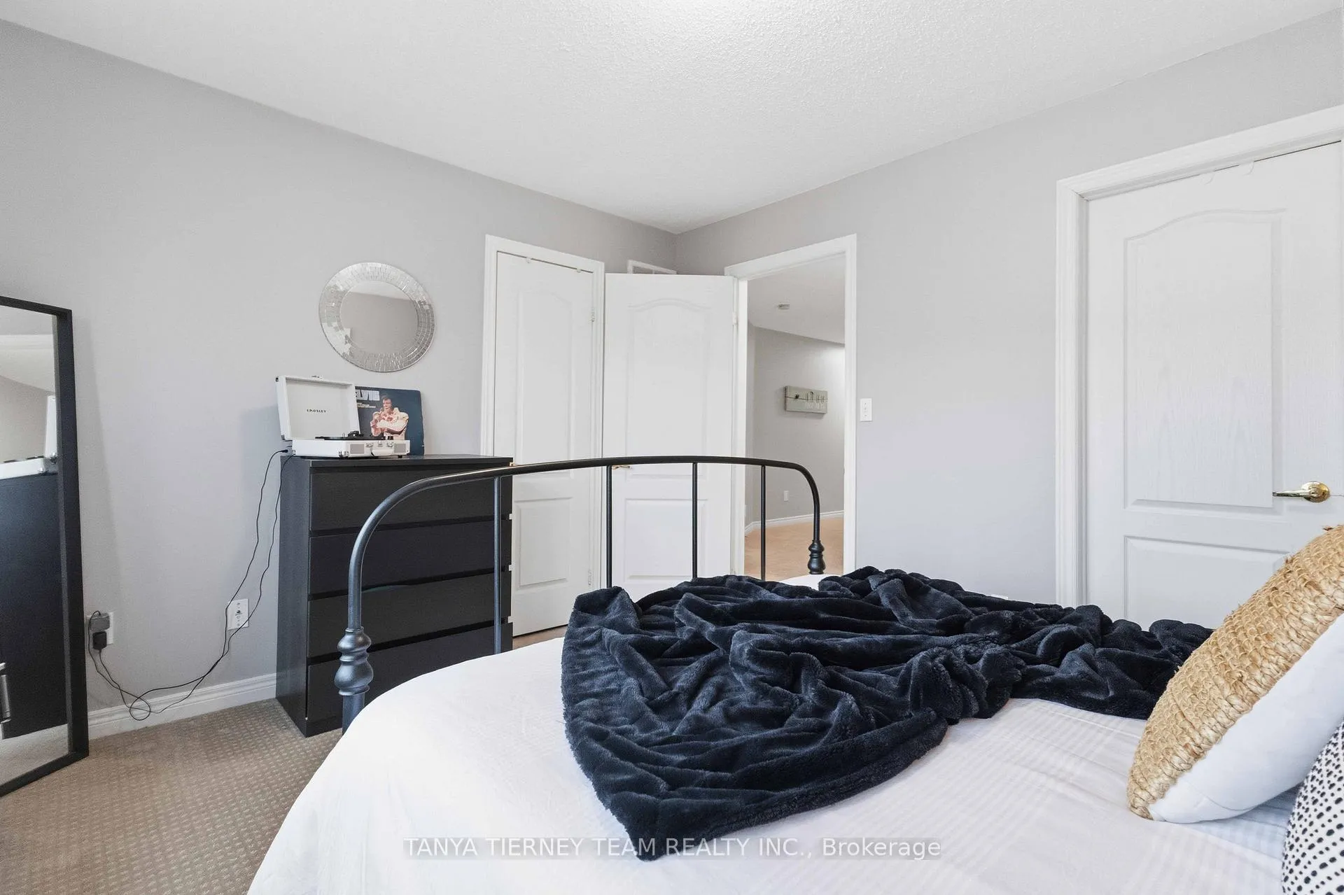 Photo 38 of 46 Holsted Road, Whitby, Brooklin — HOMEH