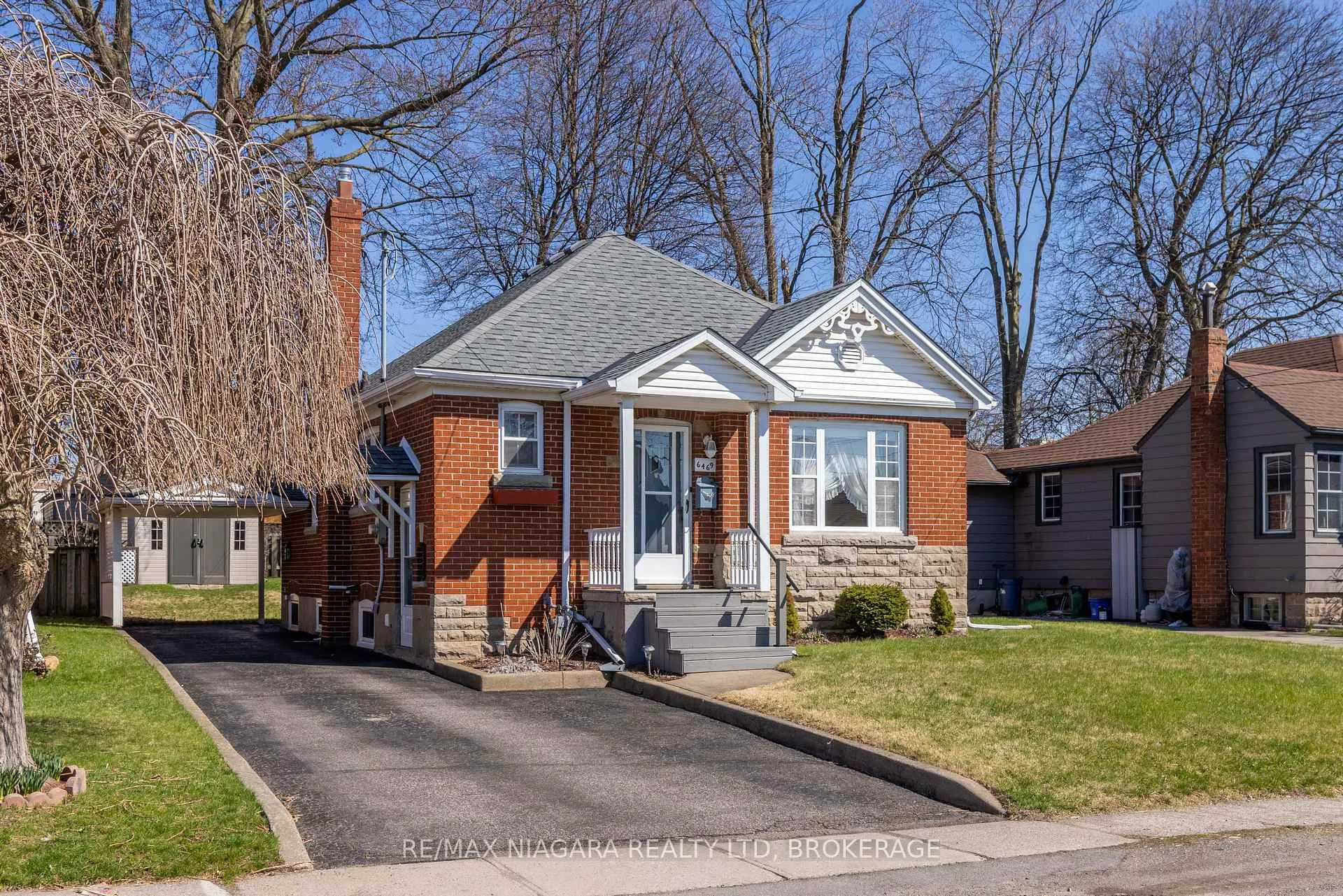 Photo 1 of 6469 Barker Street, Niagara Falls, Dorchester — HOMEH