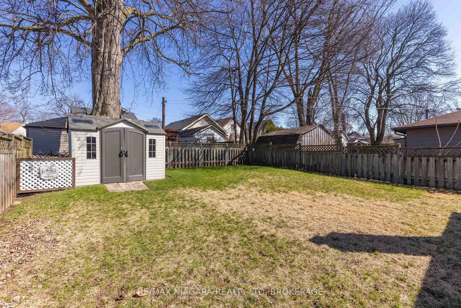 Photo 2 of 6469 Barker Street, Niagara Falls, Dorchester — HOMEH