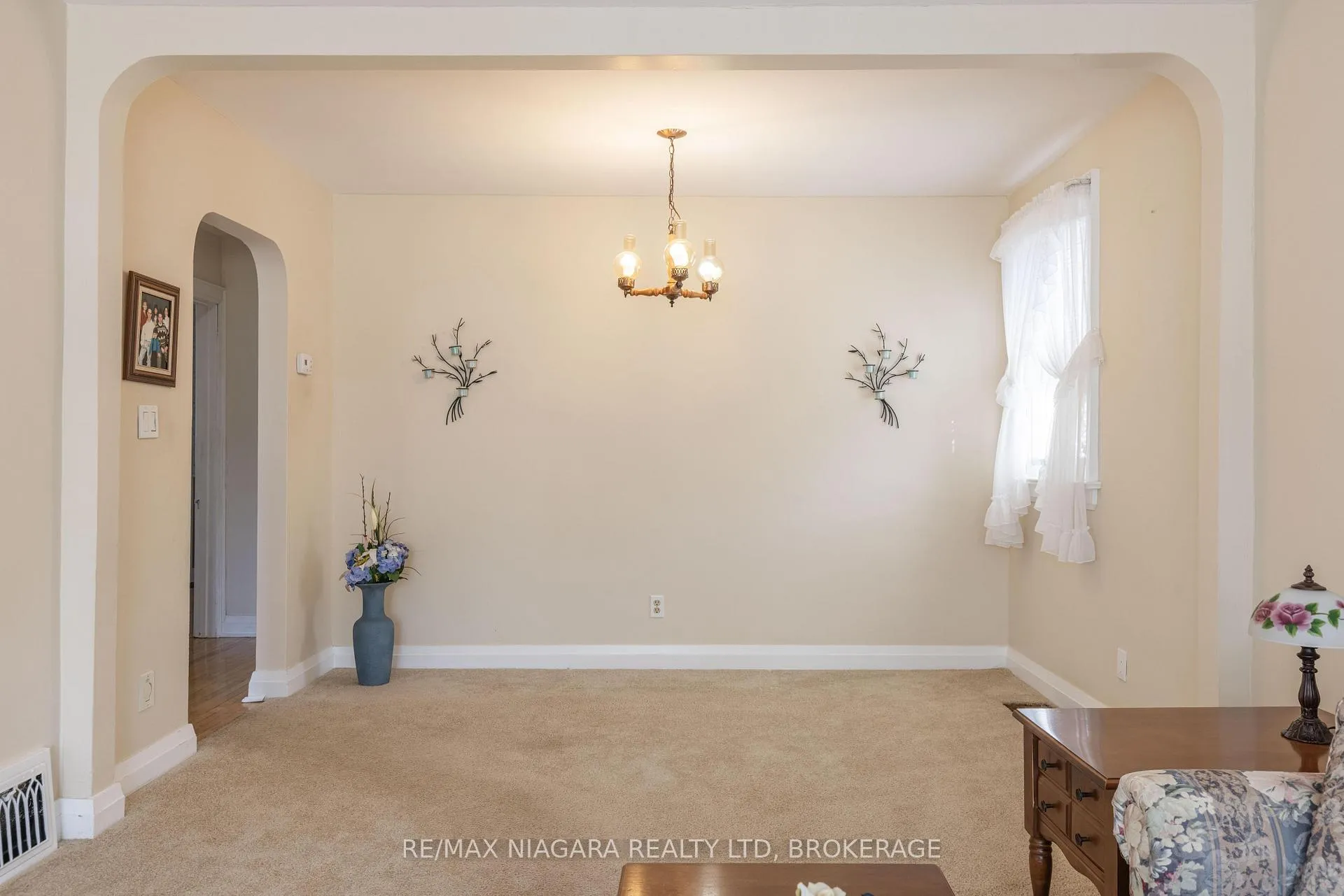 Photo 5 of 6469 Barker Street, Niagara Falls, Dorchester — HOMEH
