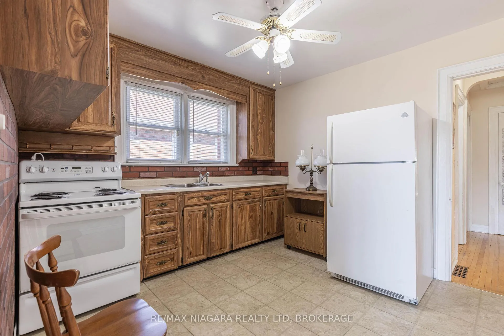 Photo 7 of 6469 Barker Street, Niagara Falls, Dorchester — HOMEH