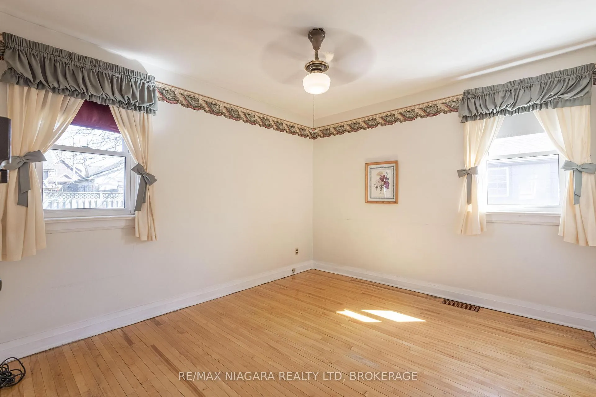 Photo 9 of 6469 Barker Street, Niagara Falls, Dorchester — HOMEH