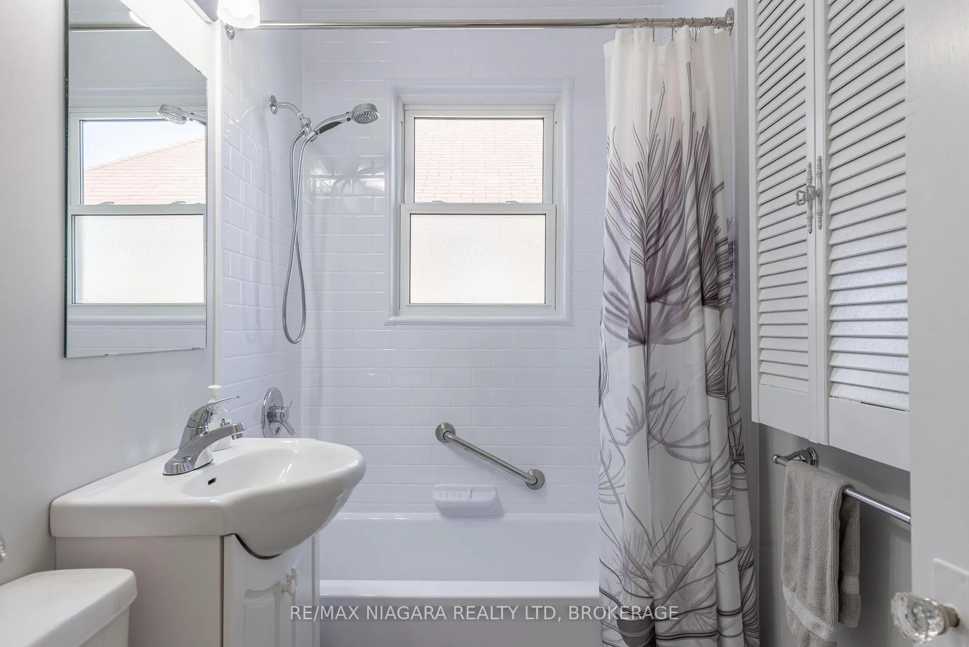 Photo 13 of 6469 Barker Street, Niagara Falls, Dorchester — HOMEH