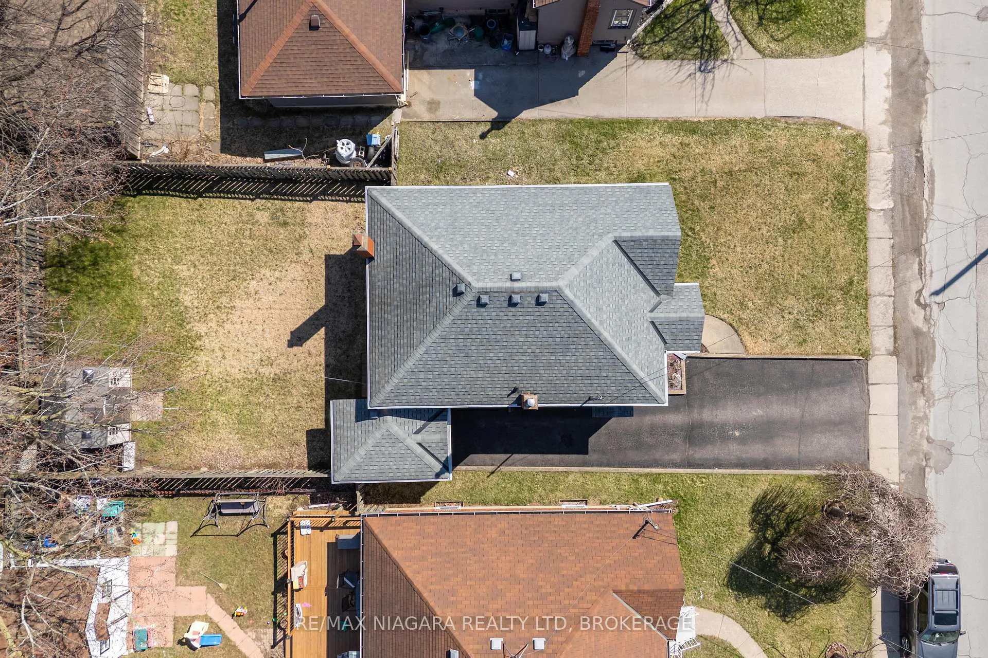 Photo 19 of 6469 Barker Street, Niagara Falls, Dorchester — HOMEH
